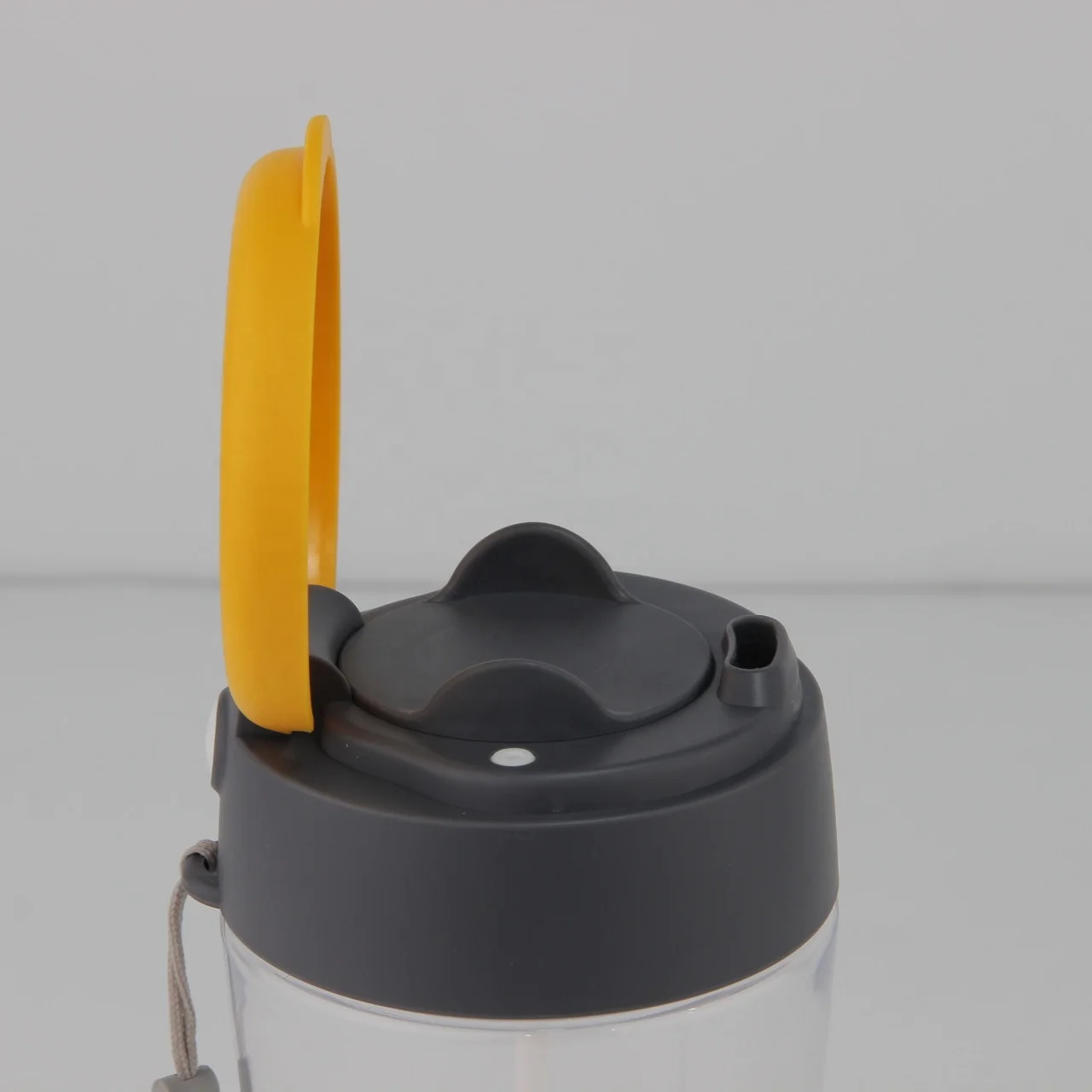 Wholesale fitness sport gym vitamins and supplements water drink electric mixing protein shaker bottle