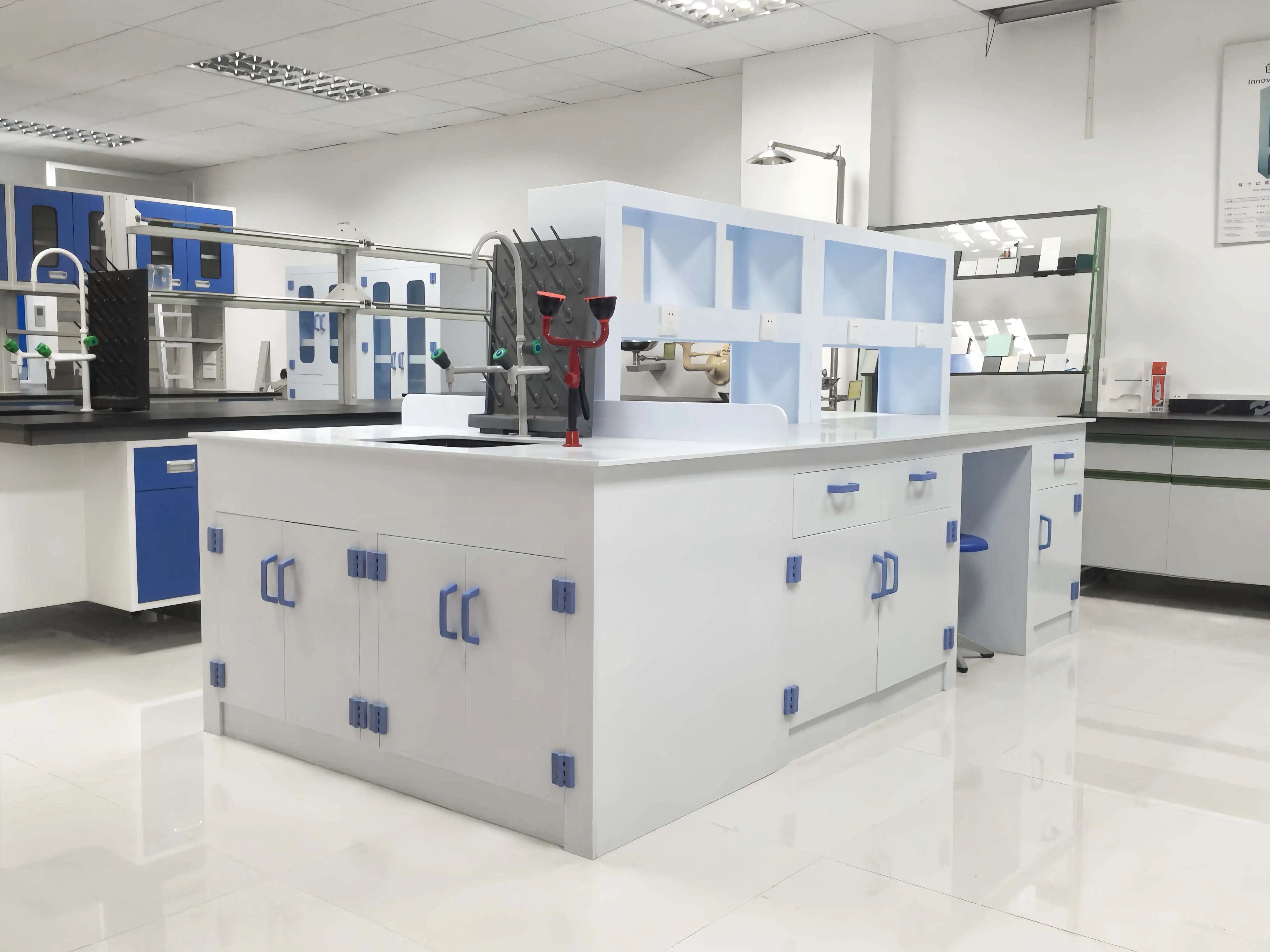 Laboratoire De Chimie Chemielabor Laboratorio Di Chimica Mobiliario De Laboratorio Arredamento Da