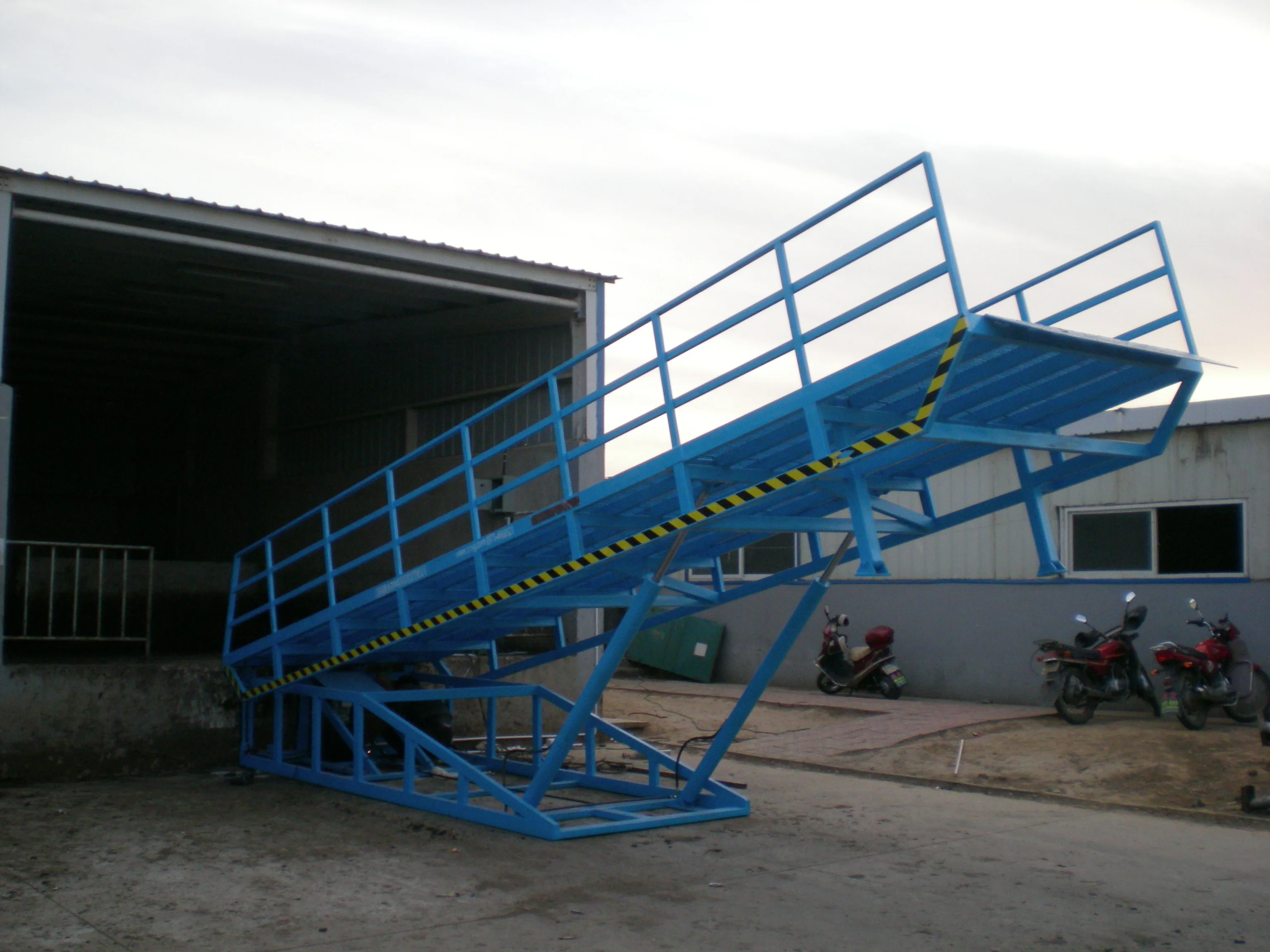 8-15t Fixed Dock Leveler Container Loading Unloading Dock Leveler