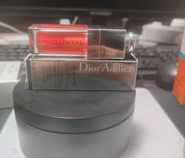 Lightweight texture excellent durability high comfort fast film-forming and good color rendering Dior 004 Lip Glaze