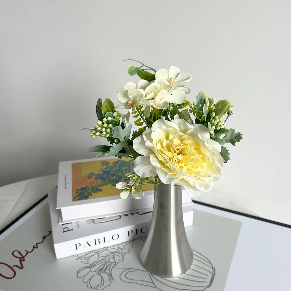 High Quality Good Price Durable Minimalist Stainless Steel Vase for Wedding Use With Unique Design for Floral Arrangements