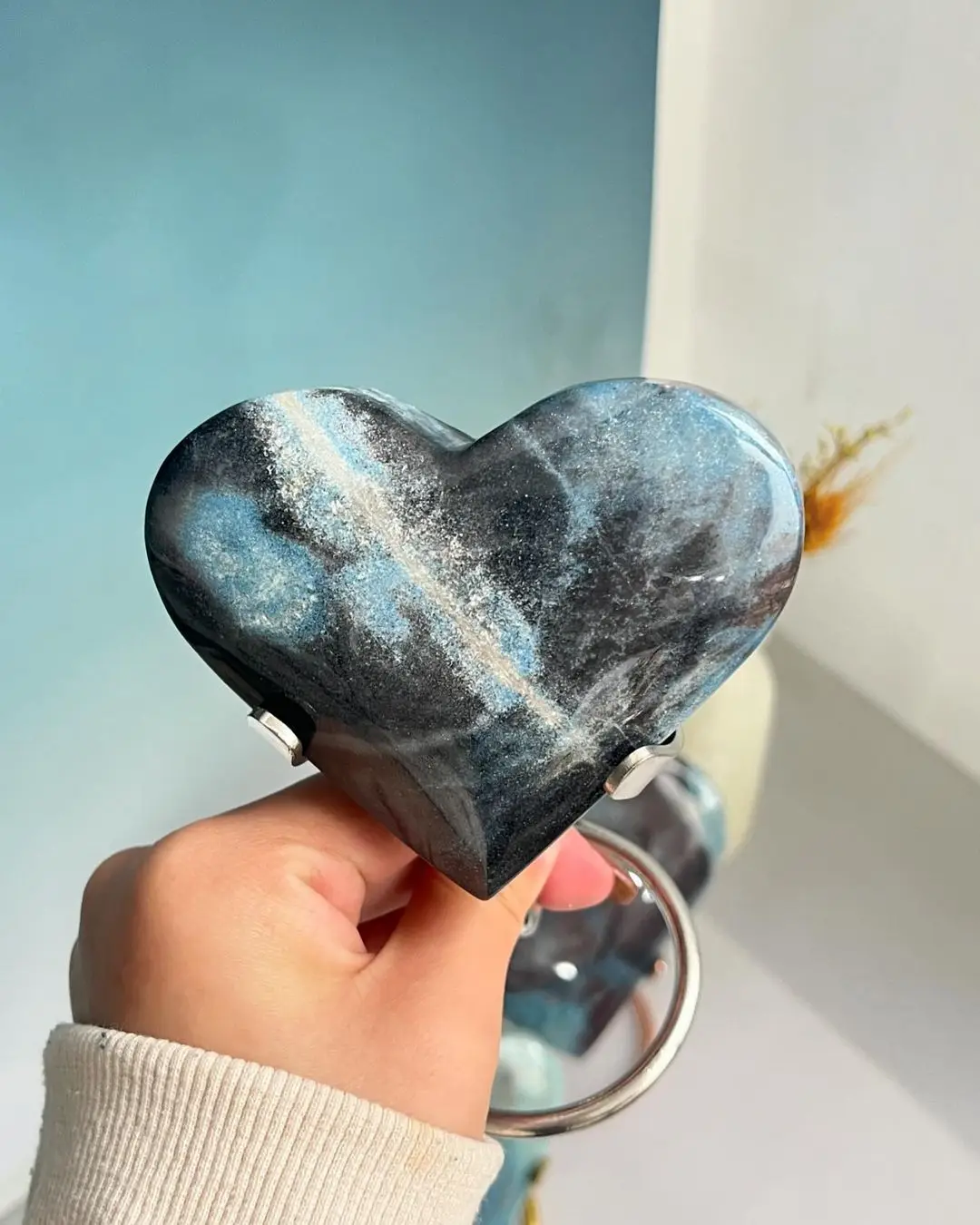 Top Quality Crystal Heart Stones Wholesaler Natural Blue Crystal Crafts Trolleite Heart For Personal Collection