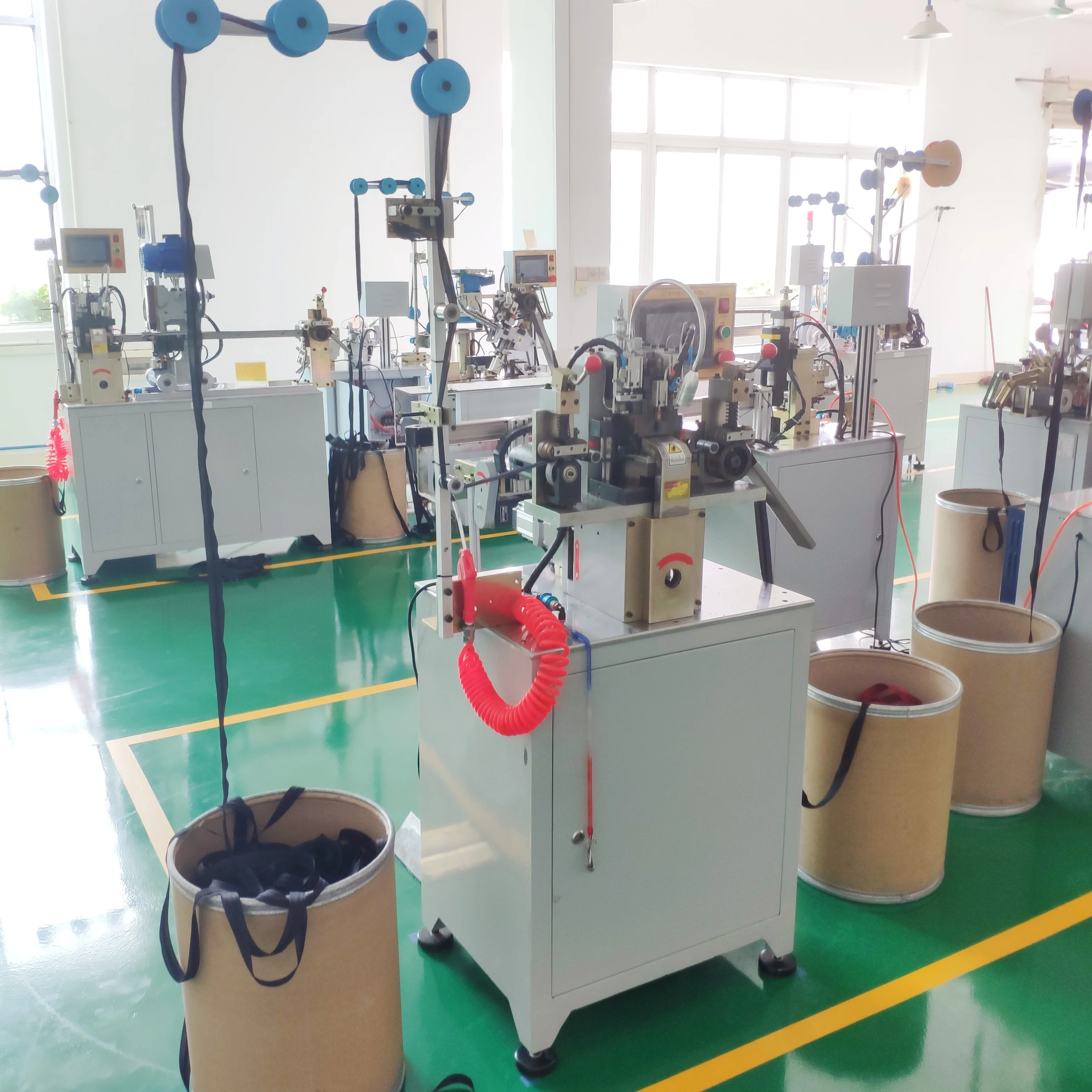 Factory Price Full Automatic Nylon Zipper CNC Gapping And Stripping Machine