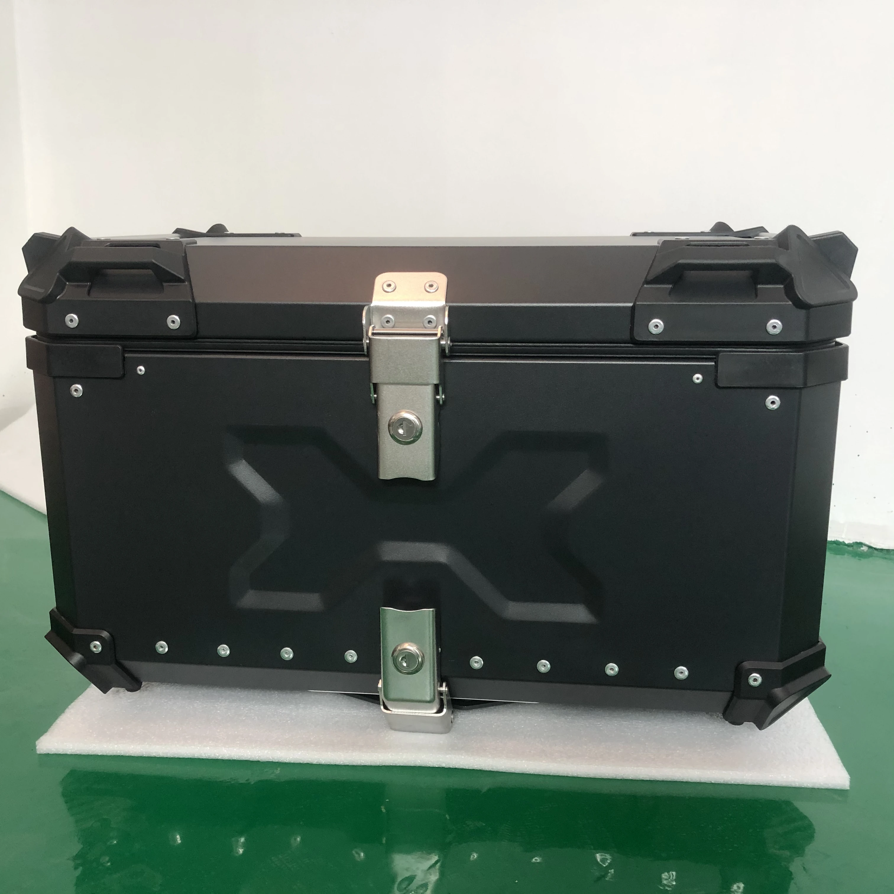 
F2-moto 65L85L High quality black waterproof quick release motorcycle metal rear trunk aluminum tail box motorcycle top case 