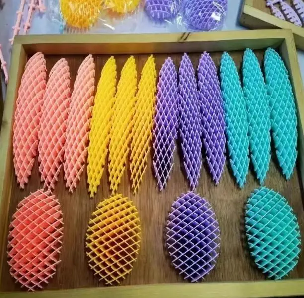 Stretch net deformation worms decompression toys can not catch the radish net strange creative stress reliever artefacts toys