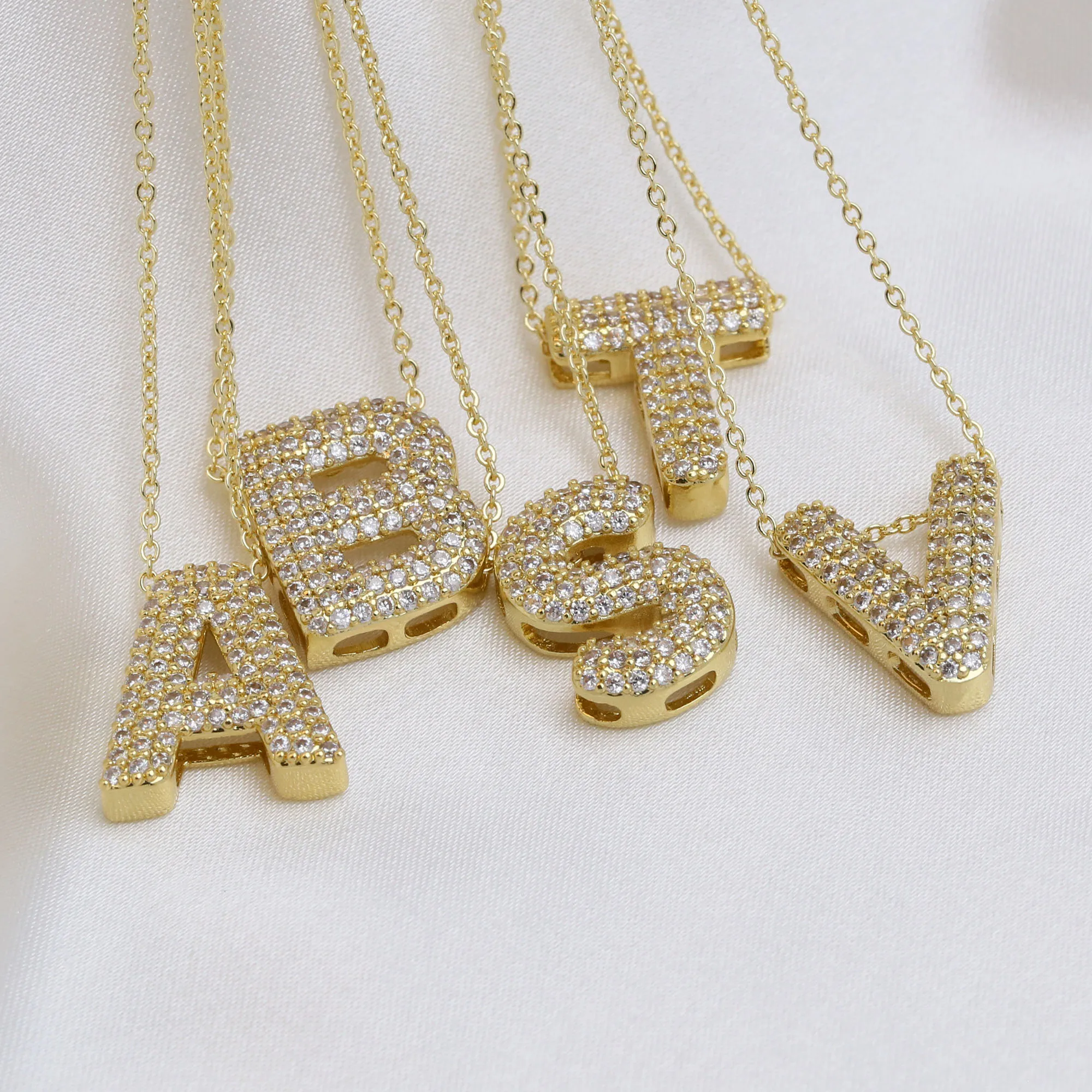 18k gold plated women fashionable jewelry dainty pearl Alphabet initial pendant necklace letter jewelry gift