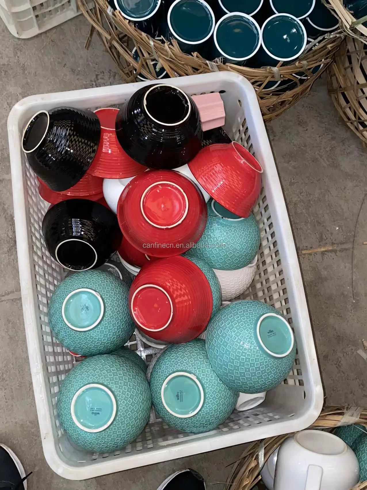 Factory wholesale low-price colored glazed ceramic bowls sold by ton