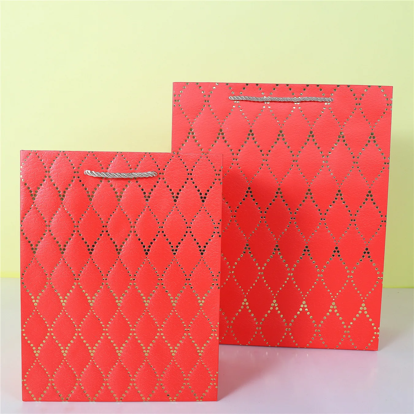 Wholesale white paper design flower bouquet gift box packaging customized shopping bags for coffee food