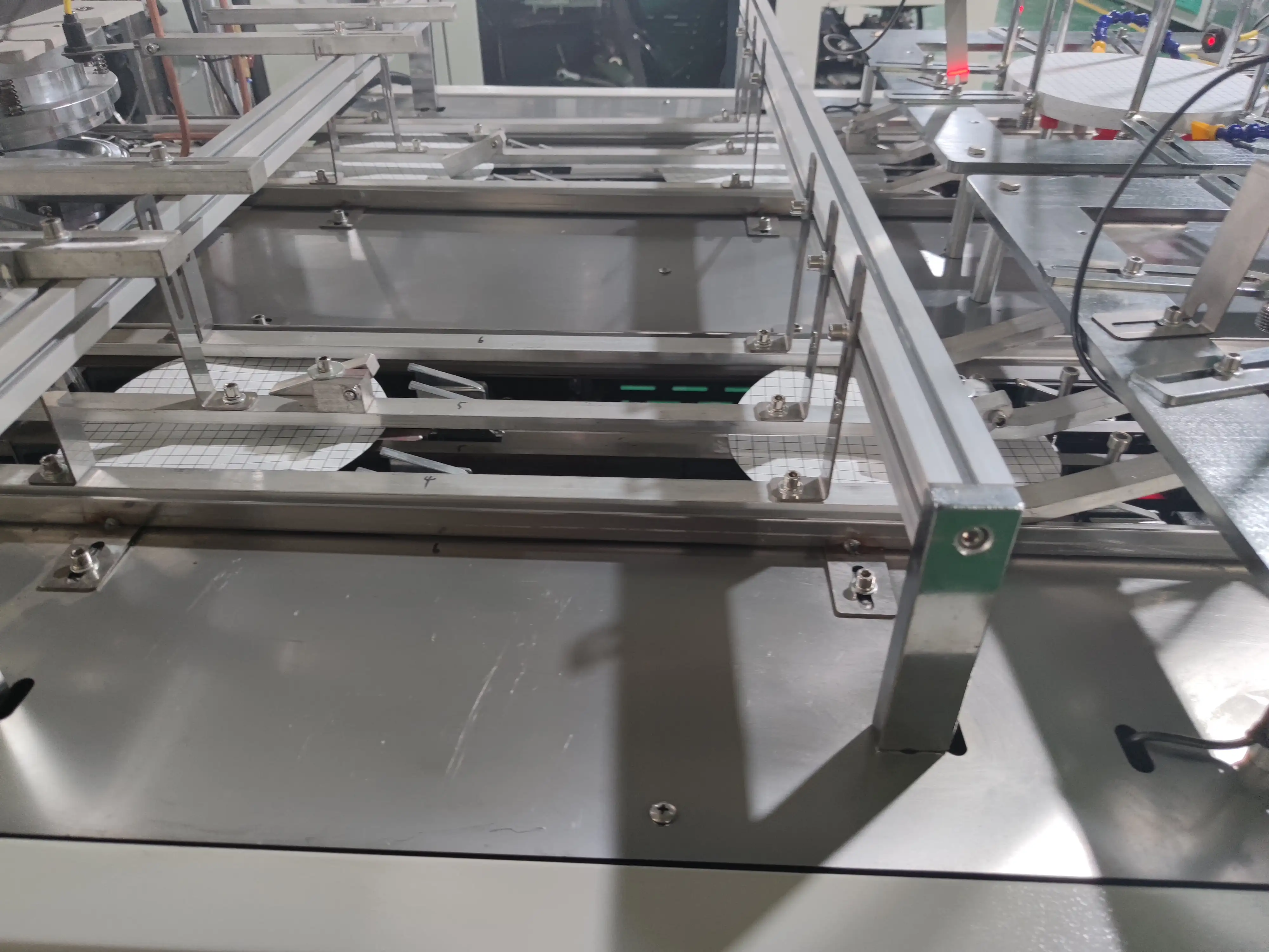 Disposable Semi Automatic Chinese Paper Plate Tray Making Machine For Flowers For Decoration Wedding Artificial