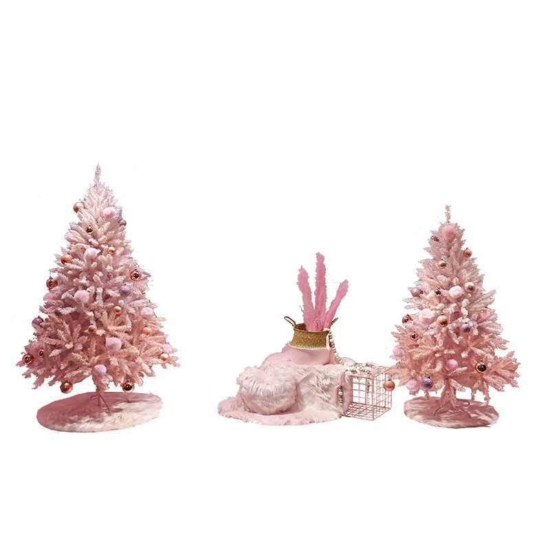 O&M Display Design  Christmas Tree Display Large Xmas Window Decorations Xmas Window Decorations