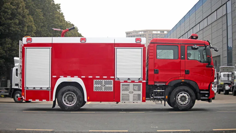 China Heavy Duty Truck HOWO 8 tons of fire sprinkler emergency rescue truck Suitable for fighting fires, road cleaning,