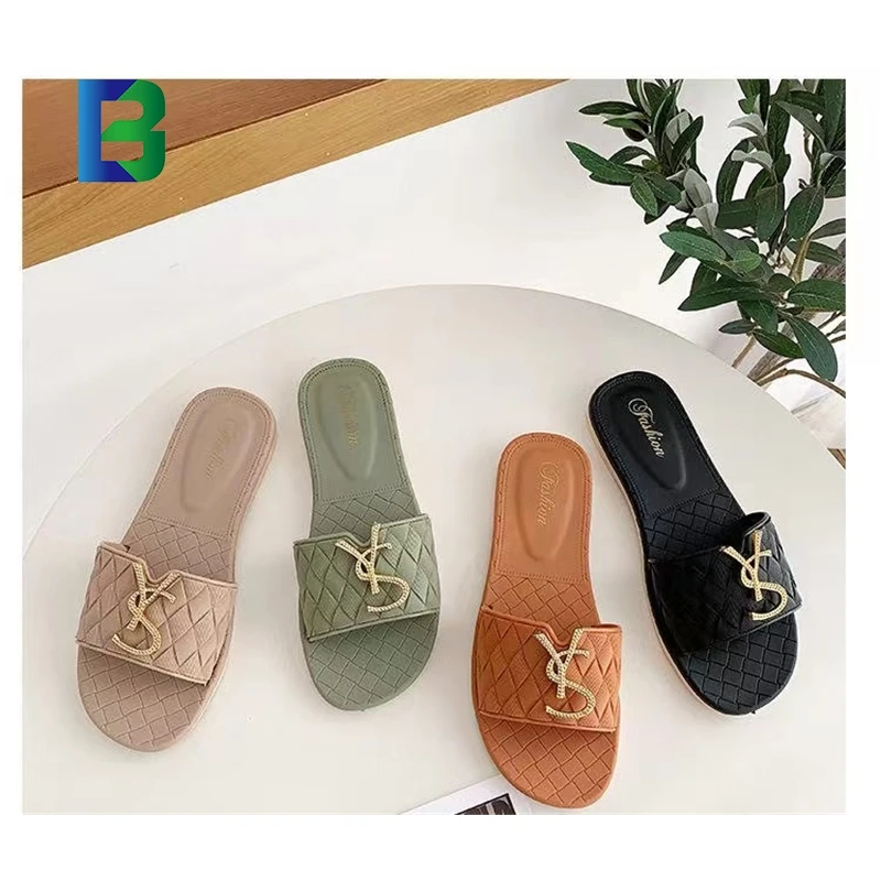 Women Wear Flat-bottomed Fashion Sandals and Slippers Out in Summer Beach Shoes Seaside Flip-flops PVC Picture Women Female Lady