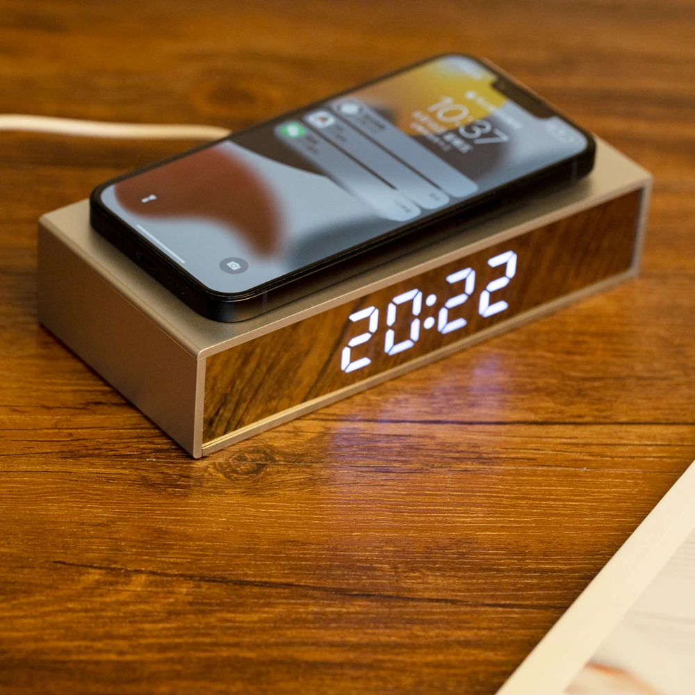 EVERTOP ET800 Popular Hot Selling Trending Model Multi-Function Wireless Charger With Clock Alarm Thermometer Display LED  clock