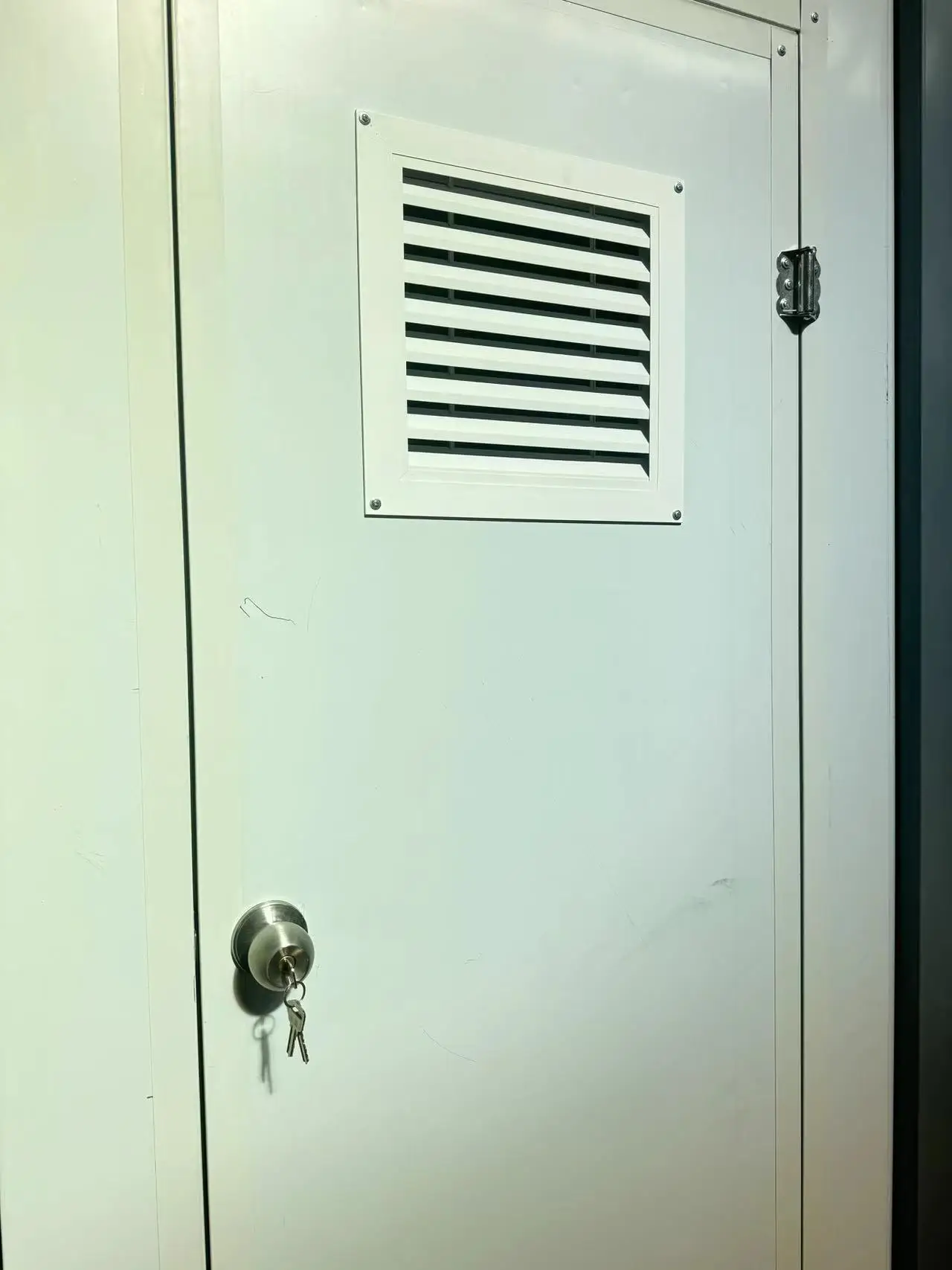 Customizable Portable Toilets Modern Steel Apartment Container Houses Multi-Scene Use Sustainable Sandwich Panel Asian Park