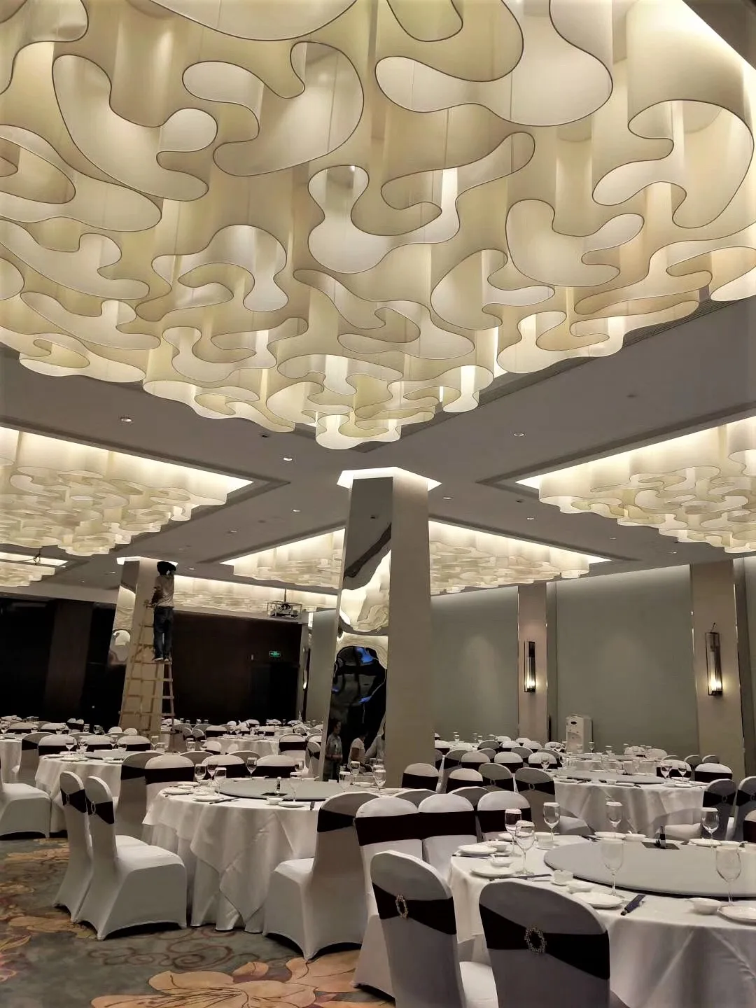 Chandelier manufacture elegant fabric wave pattern decoration Chandeliers For Hotel Ballroom