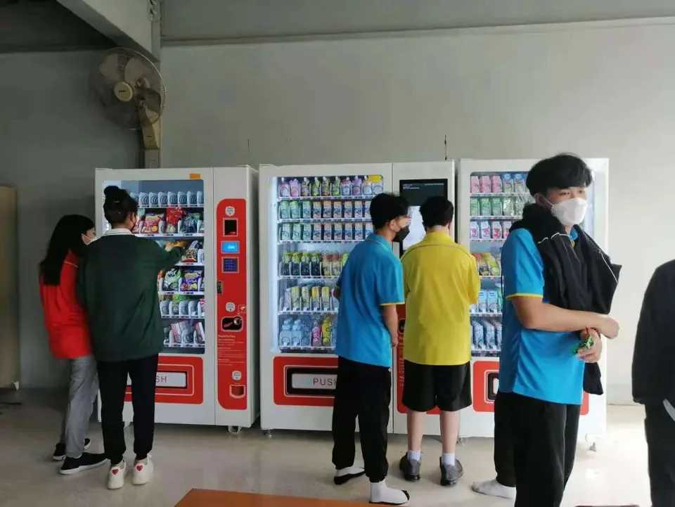 Best Price Automatic Snack And Drink Vending Machine Store Foods Combo Water Vending Machines With Card Reader