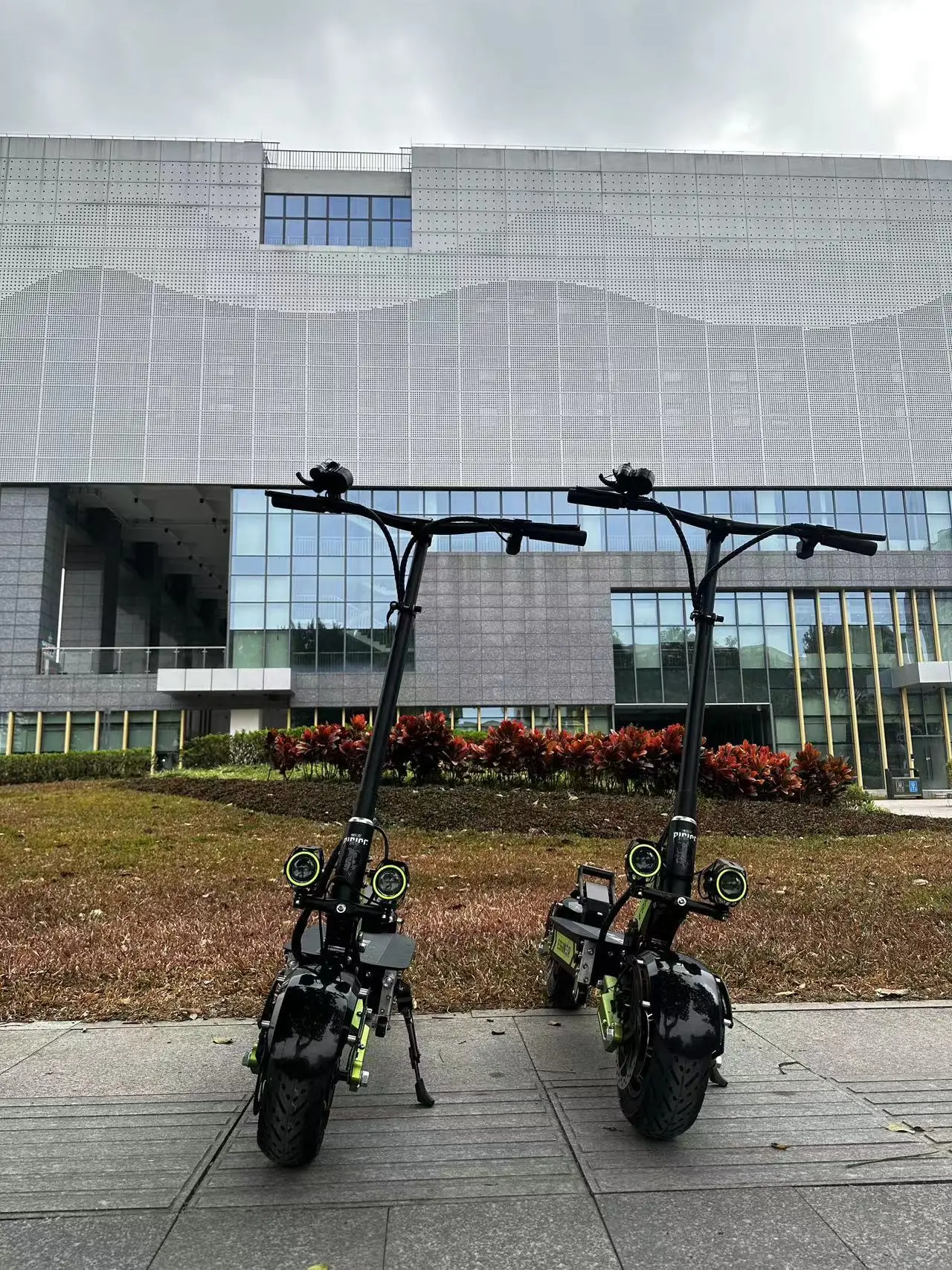 Foldable Portable 60V 6000W E Scooter Dual Motor High Power 11 Inch Fat Tire 70-85Kmh Electric Bike Scooter For Adults With Seat