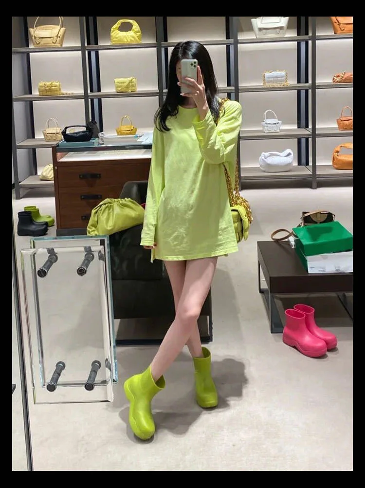 Новые дизайнерские водонепроницаемые туфли приятного цвета, новая резиновая обувь на толстой подошве, с низким верхом, женская модная непромокаемая обувь