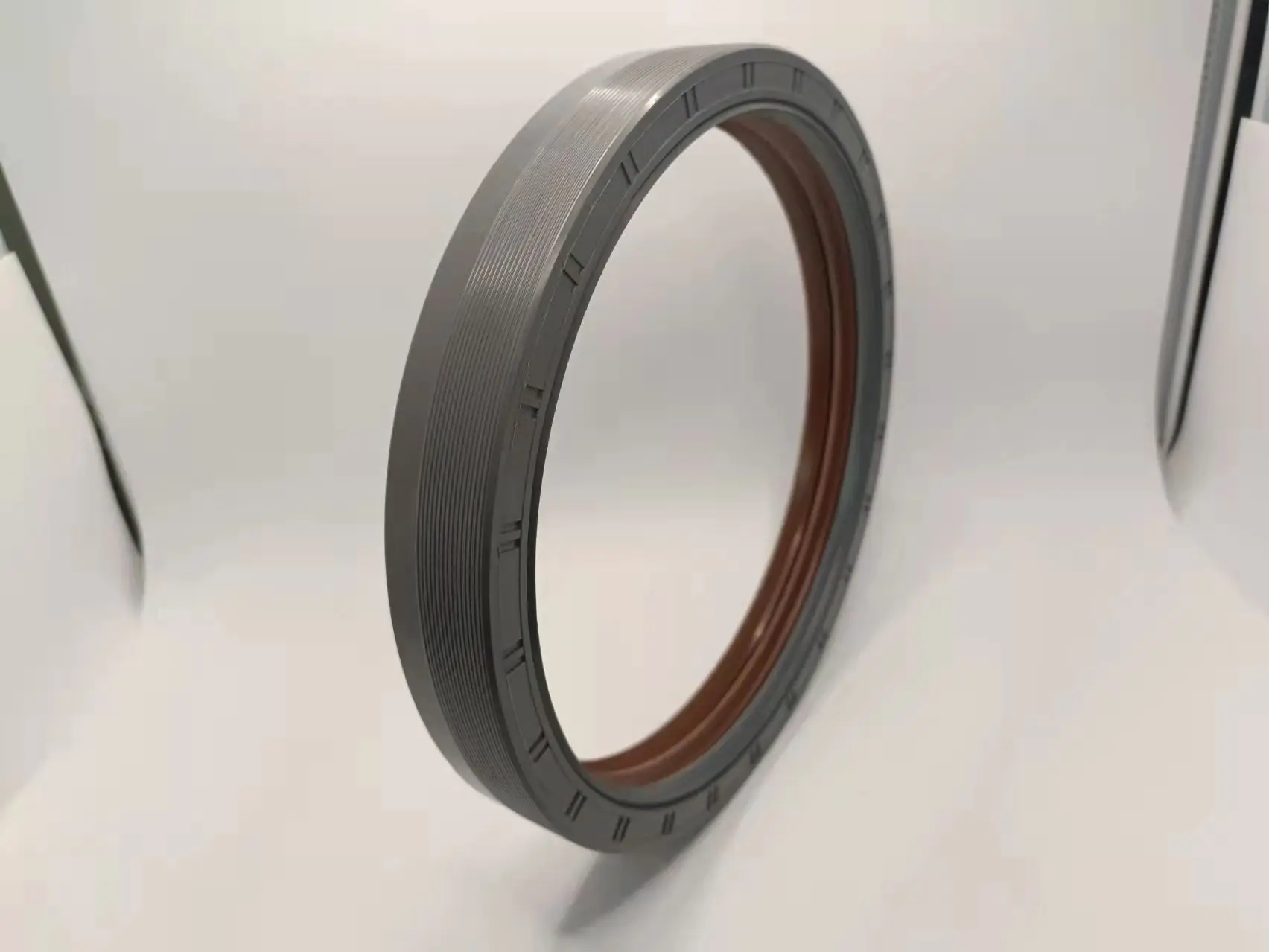 XTBenda  High quality  rubber NBR oil seal High temperature Oil seal 190*220*22 190x220x22   WG9981340113