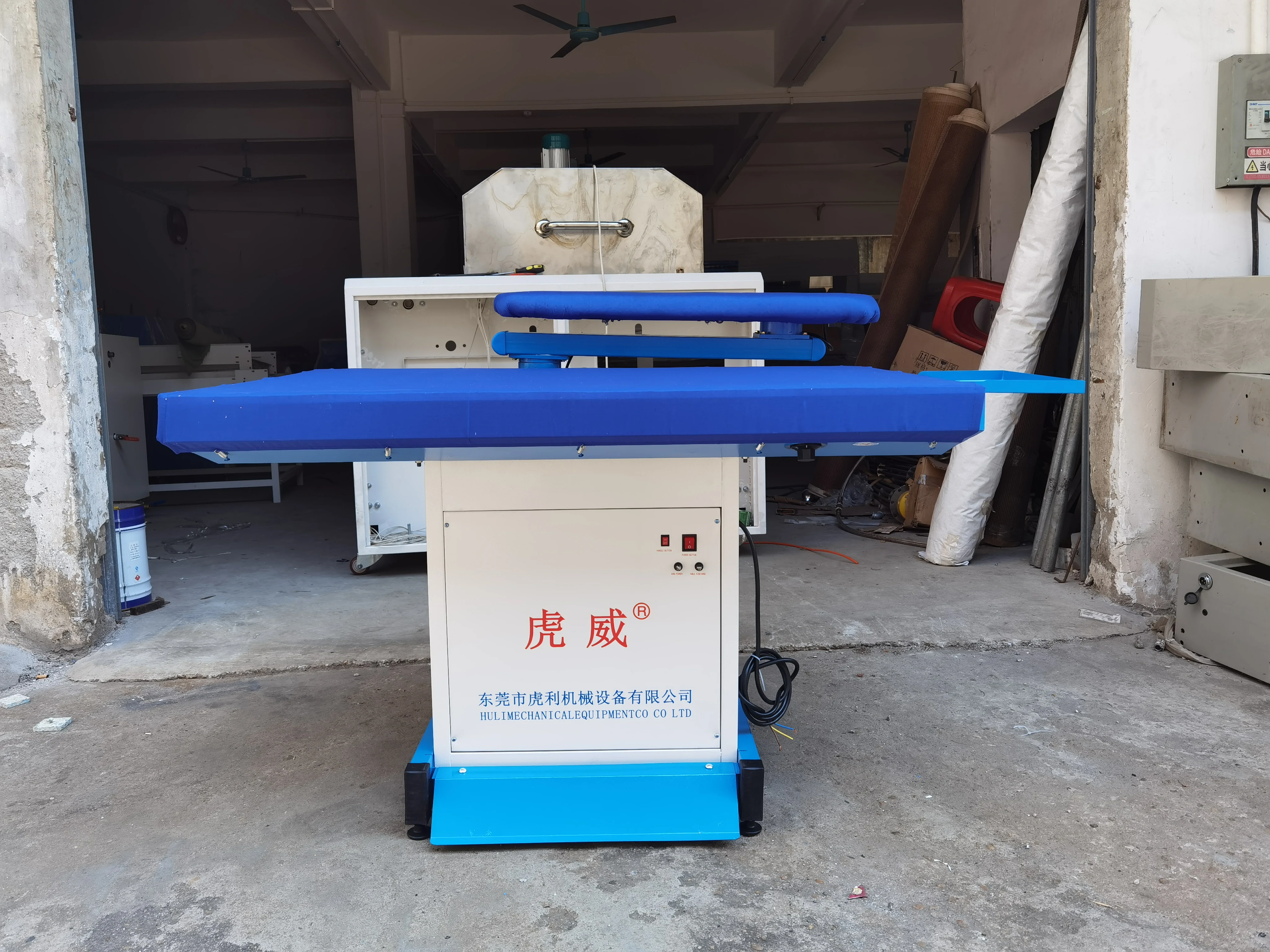 High quality Action Arm Suction Vacuum Ironing Table Low noise ironing board