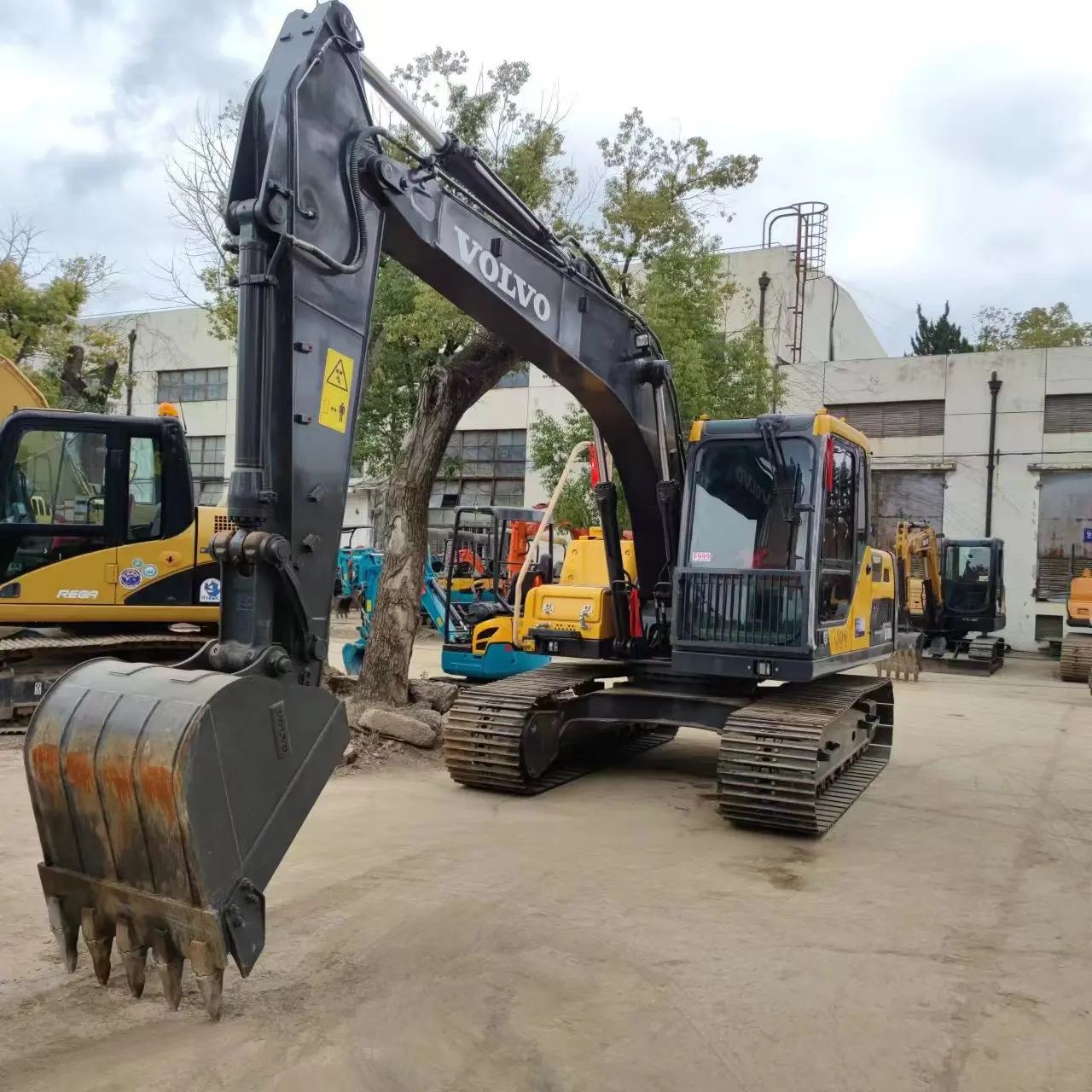 South Korea-Made Original Volvo EC140 D Mini Excavator 14 Ton Tracked Shovel Low Price Features Engine Pump Motor Gearbox