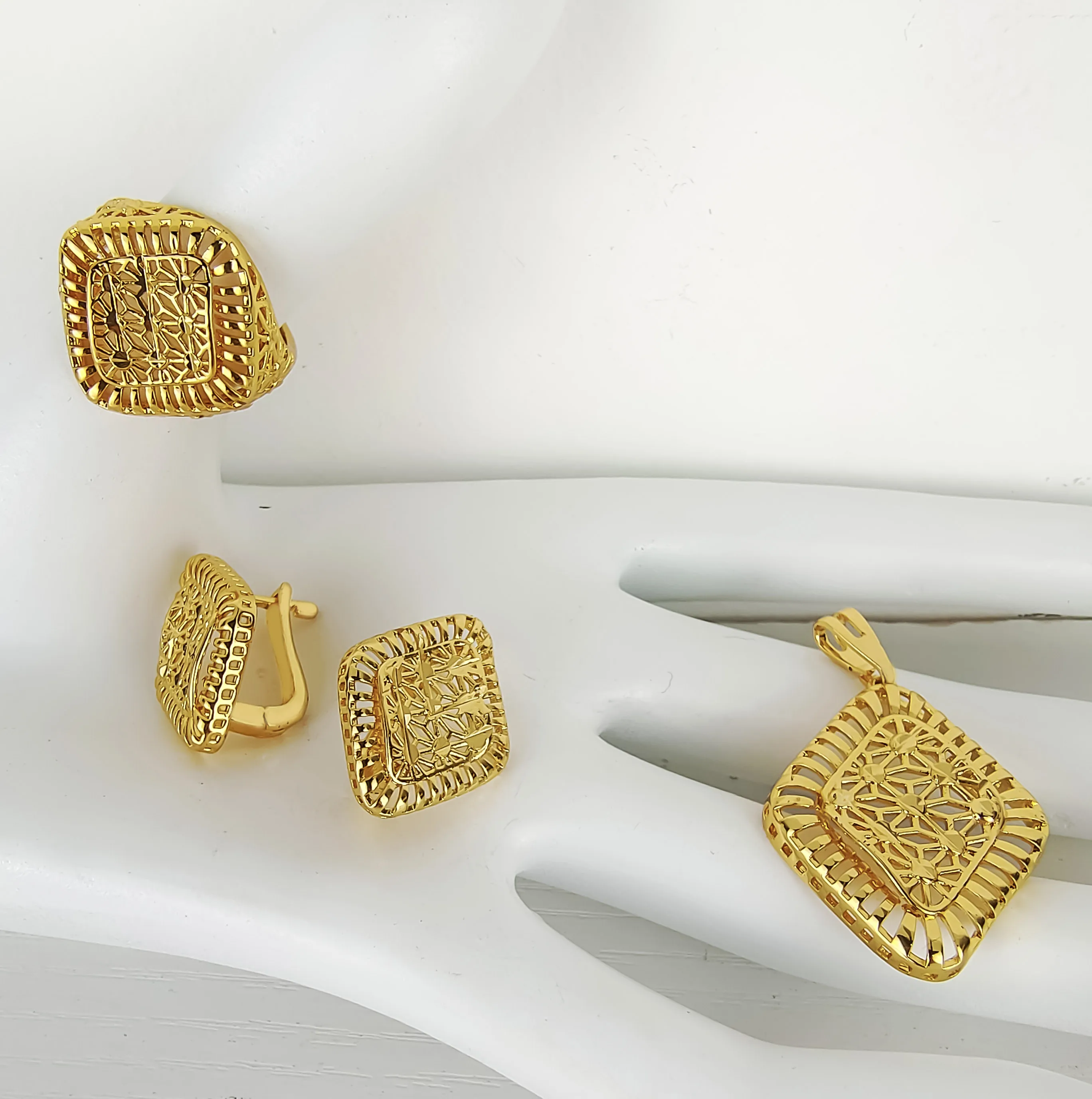 Fashion Womens Full 18K Gold Plated Hot Selling Vintage Stainless Steel indian Traditional Wedding Jewelry Set For Women