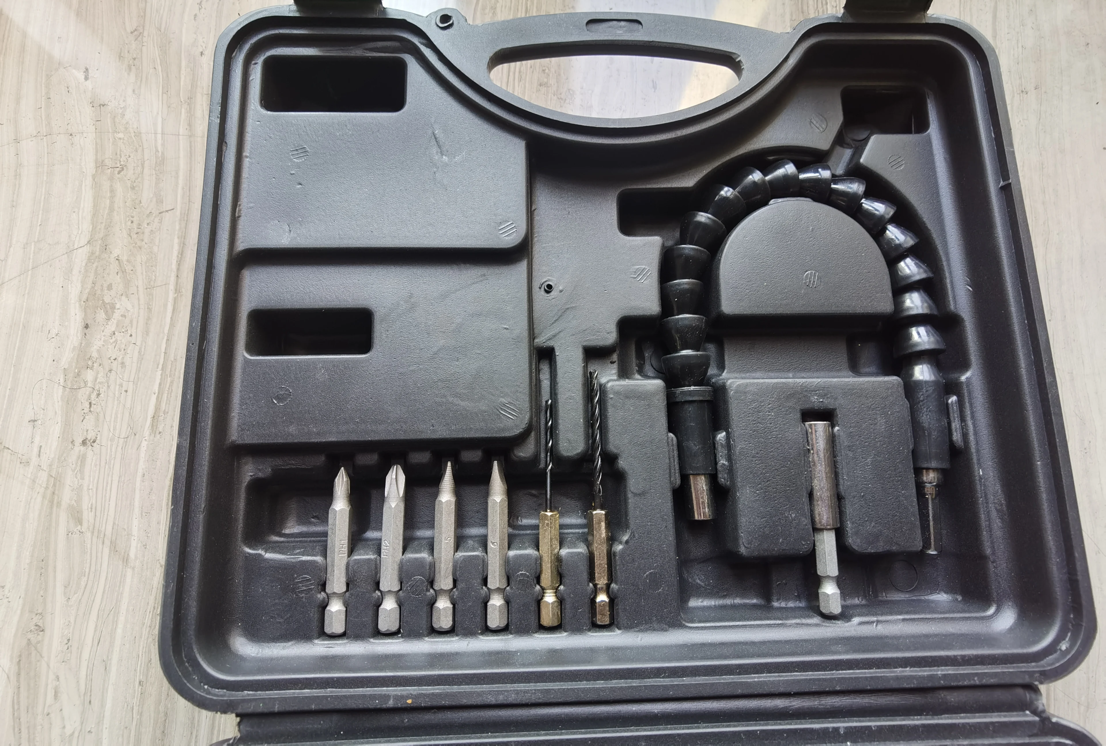 Multifunctional Power Tools 3.6v Rechargeable Cordless Electric Screwdriver Tool Set with Bits and Drills