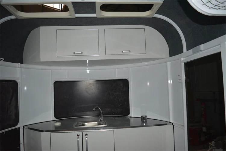 Customized Deluxe Horse Float with Accomdation for 2 horses transportation