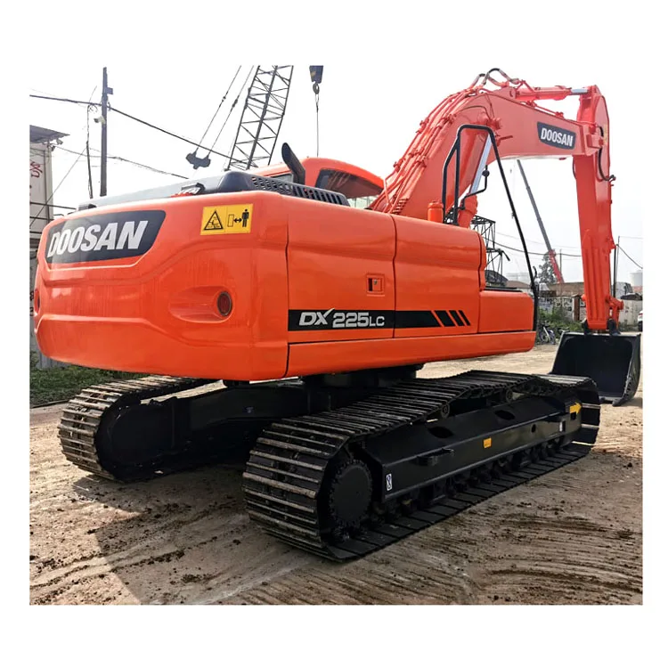 Good condiontion doosan excavator dx225LC made in South Korea medium dx225 used excavator for sale