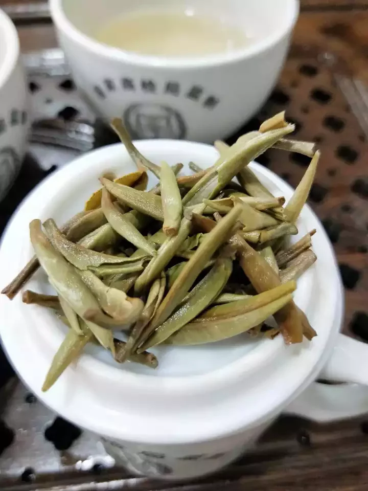 Premium Health Fuding Bai Hao Yin Zhen Silver Needle White Tea