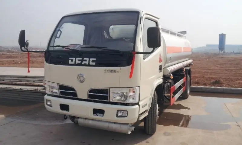 Dongfeng 4x2 210 л.с. 15000 л грузовик с масляным баком и дизельным