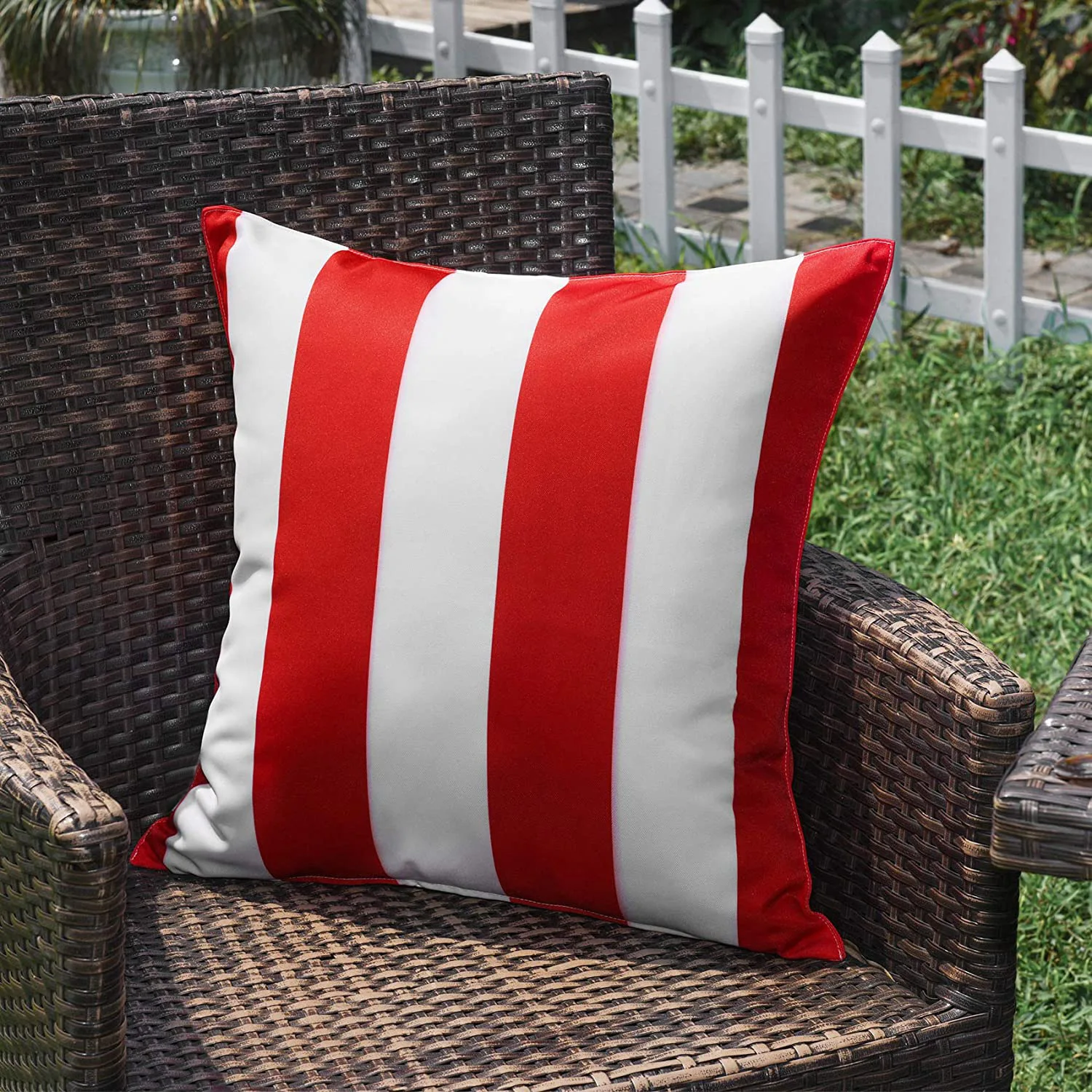 Factory Price Decorative Stripe Design Pillow Covers Gold Pillowcase Personalize Travel Pillow Cover Popular Design