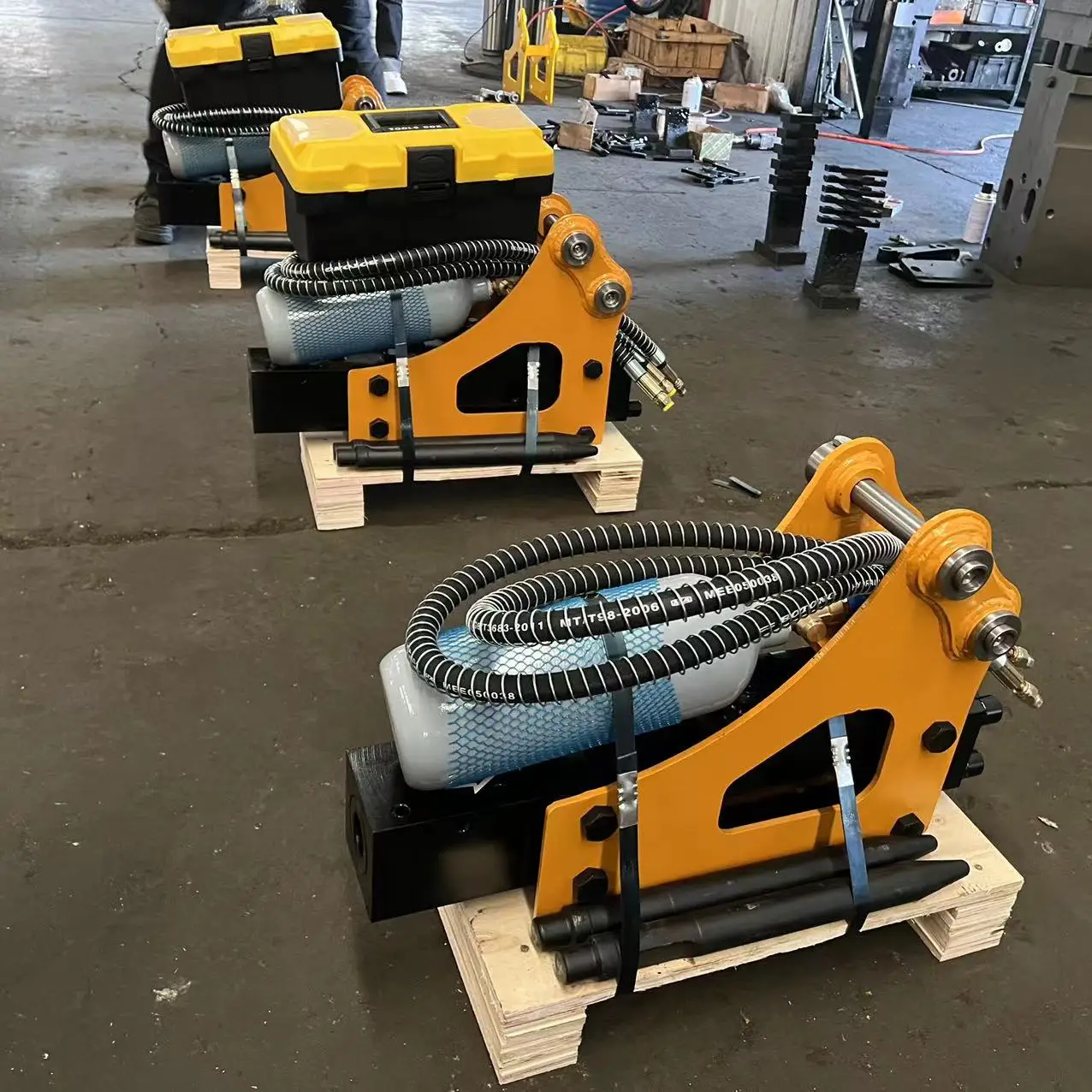 Small excavator, micro excavation uses hydraulic breaker hammer SB10/SB20 for demolition and crushingStrong blow