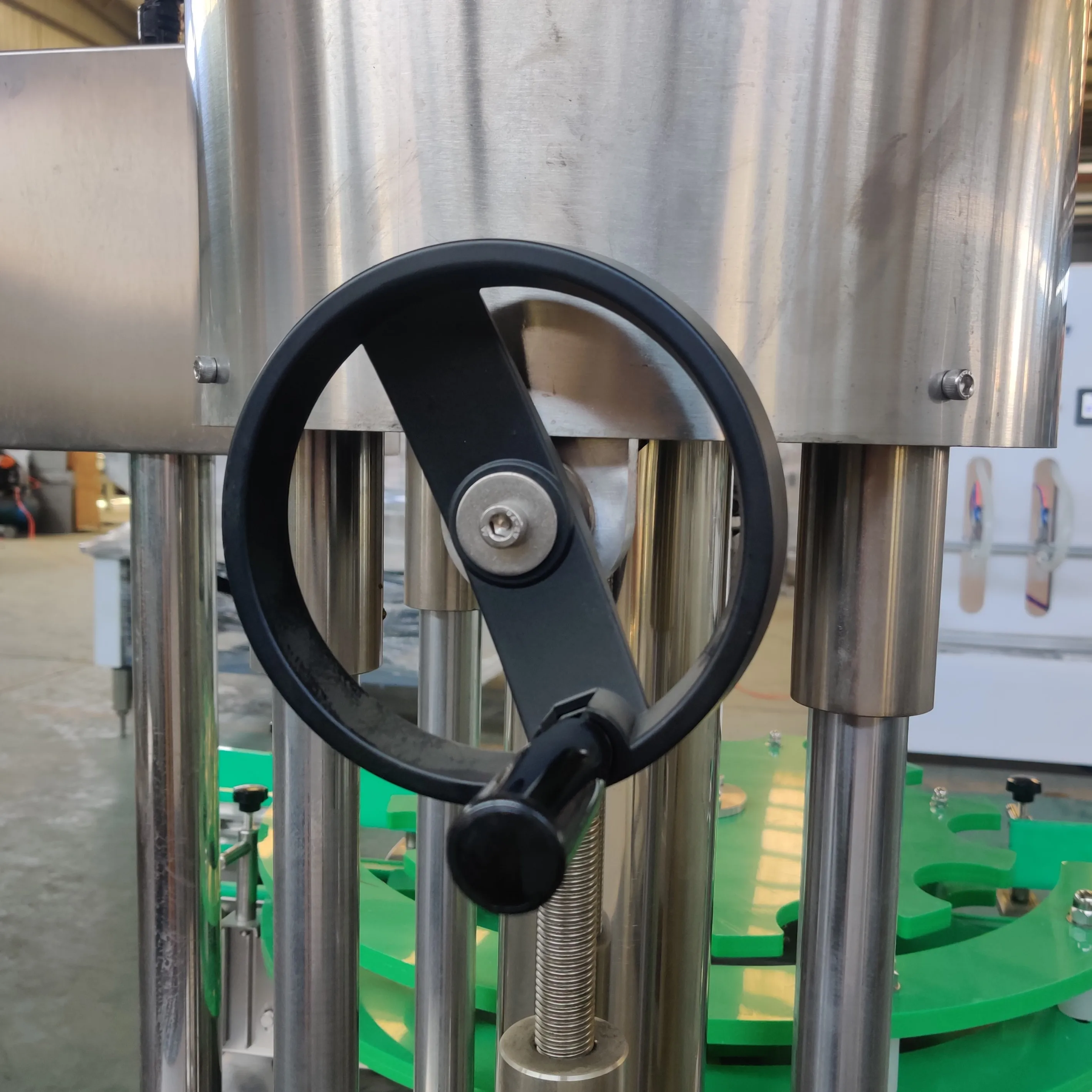 Shrink Pack Automatic Pilfer Proof Cover Liquor Glass Wine Bottles ROPP Aluminum Capping Sealing Screw Locking Capping Machine