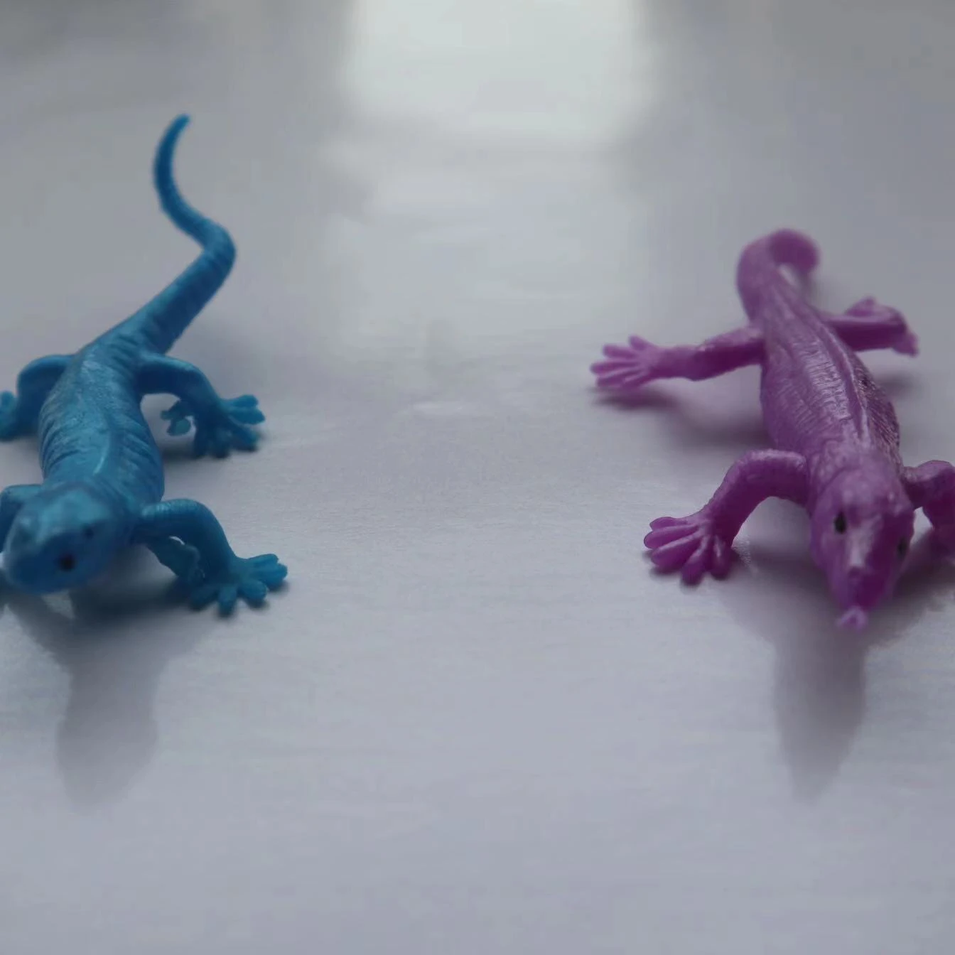 Wholesale Animal Sticky Toys Colorful Pearlized TPR Lizard Toys Stretchy Soft Squishy OEM Children Lizard Toys For Kids