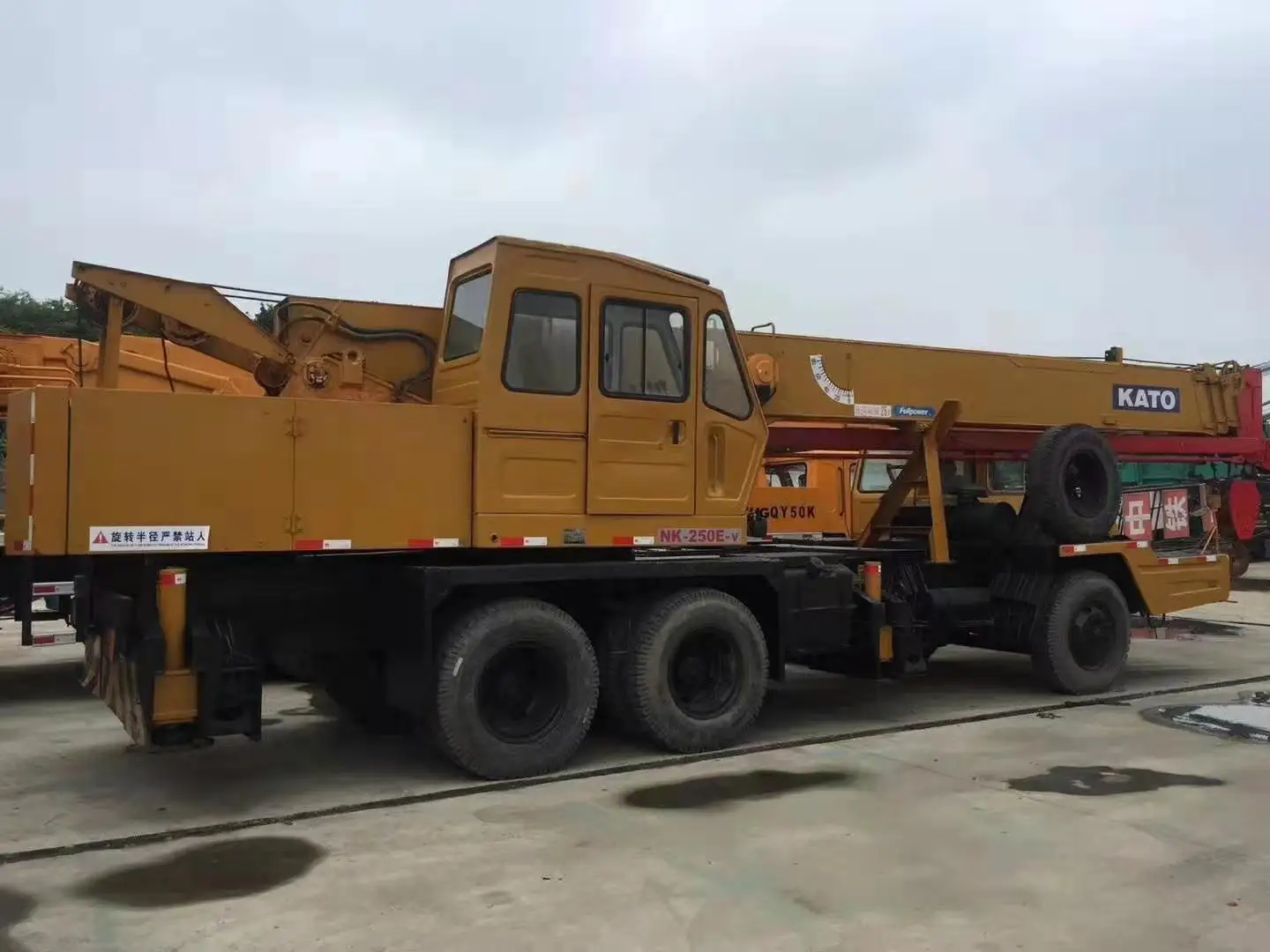 used japan kato NK-250E-V 25t truck crane with good working condition for sale