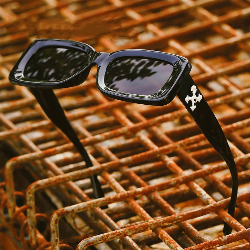 Wholesale Custom Logo Plastic Shades Sunglasses Thick Frame Sunglasses Cheap Women Mens Sunglasses