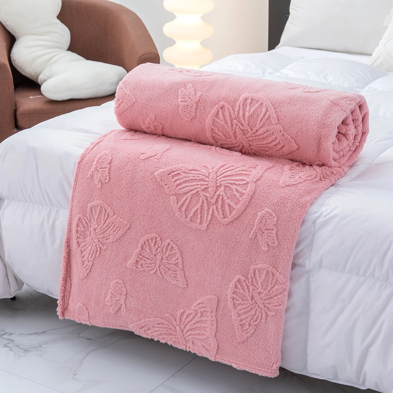 Factory wholesale solid color butterfly tuff blanket office shawl thick jacquard coral blanket