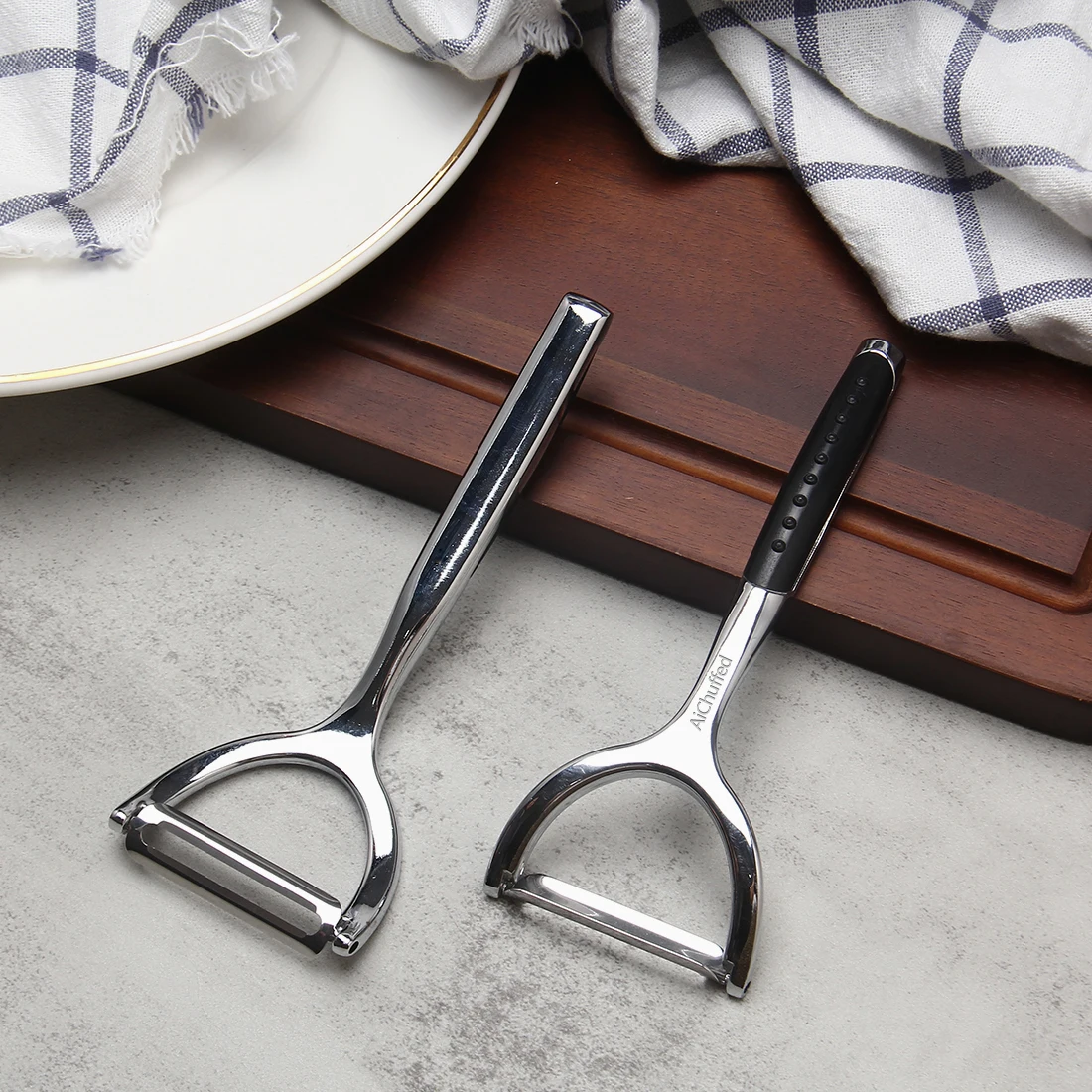 AiChuffed veggies peeler Ergonomic Non-Slip good graps Handle and Sharp Blade