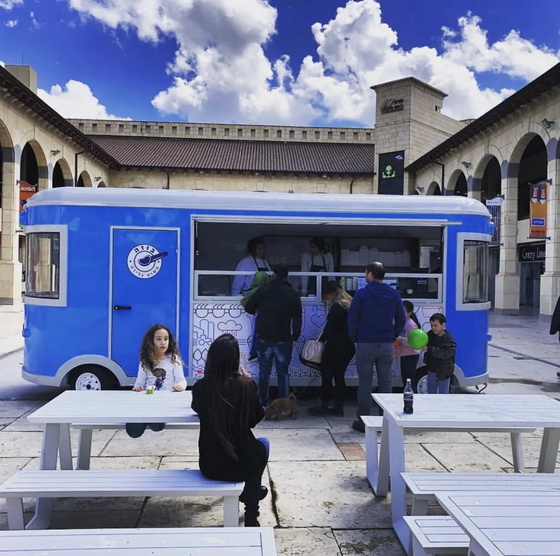 Coffee Van Beer Bar Hot Dog Electric Food Cart Ice Cream Kitchen Restaurant Vintage Mobile Food Truck  for sale UAE