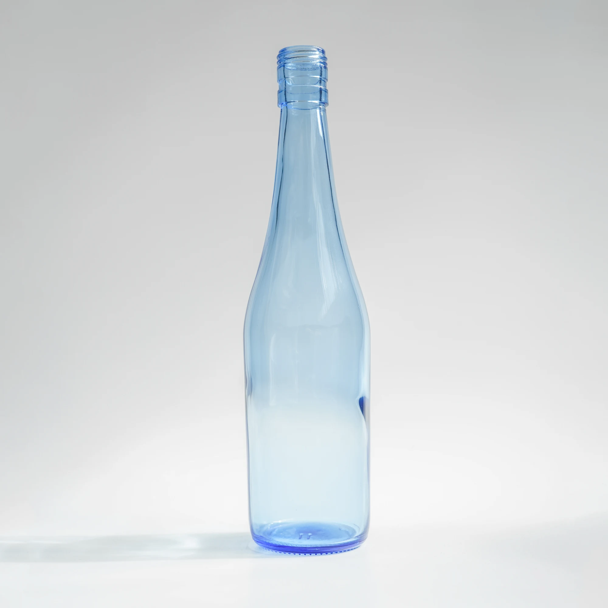 700ml screw beverage vodka whisky jean drink brandy carbonated drink champagne transparent light blue glass bottle