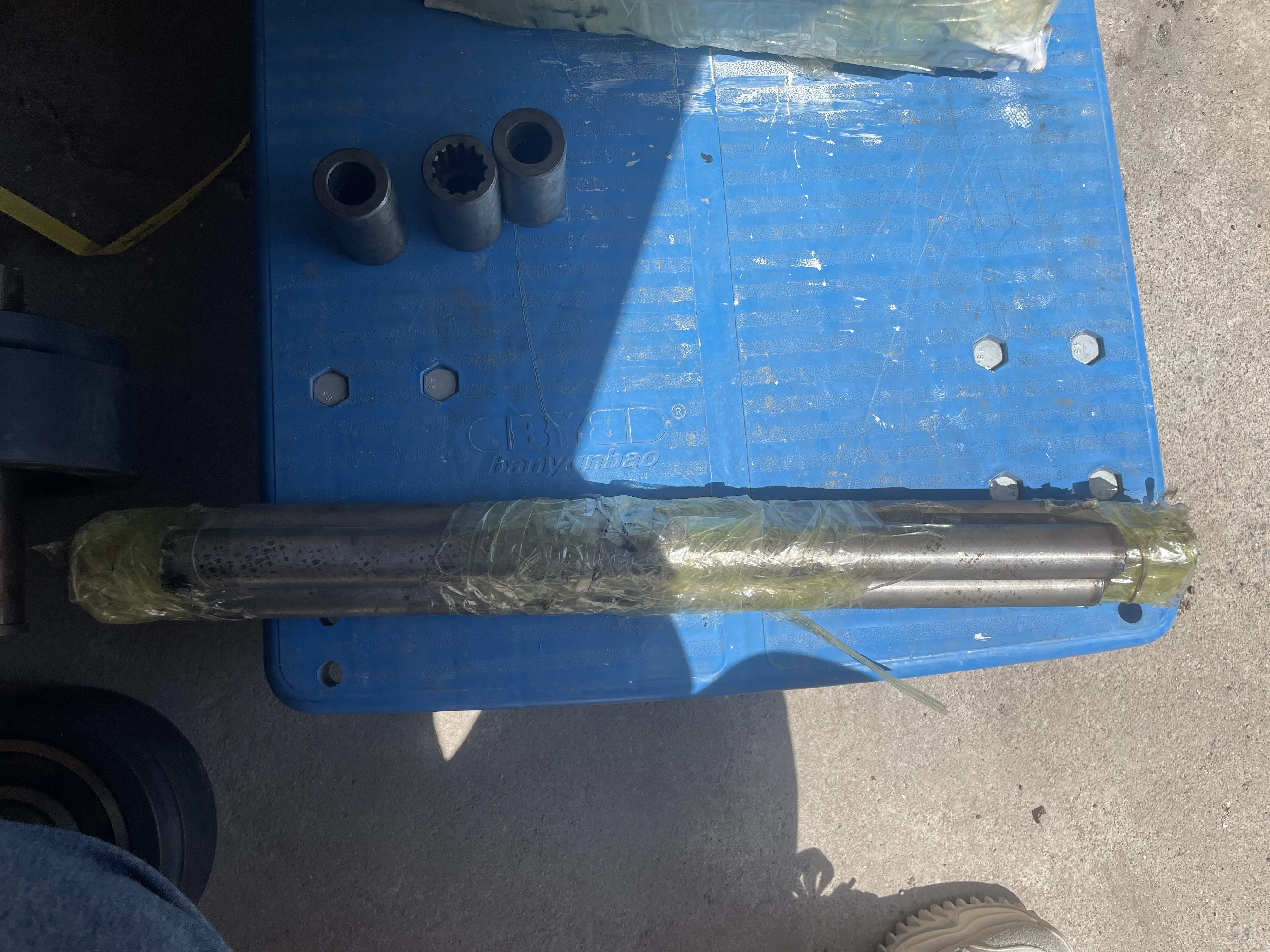 Trolley gear shaft and coupling