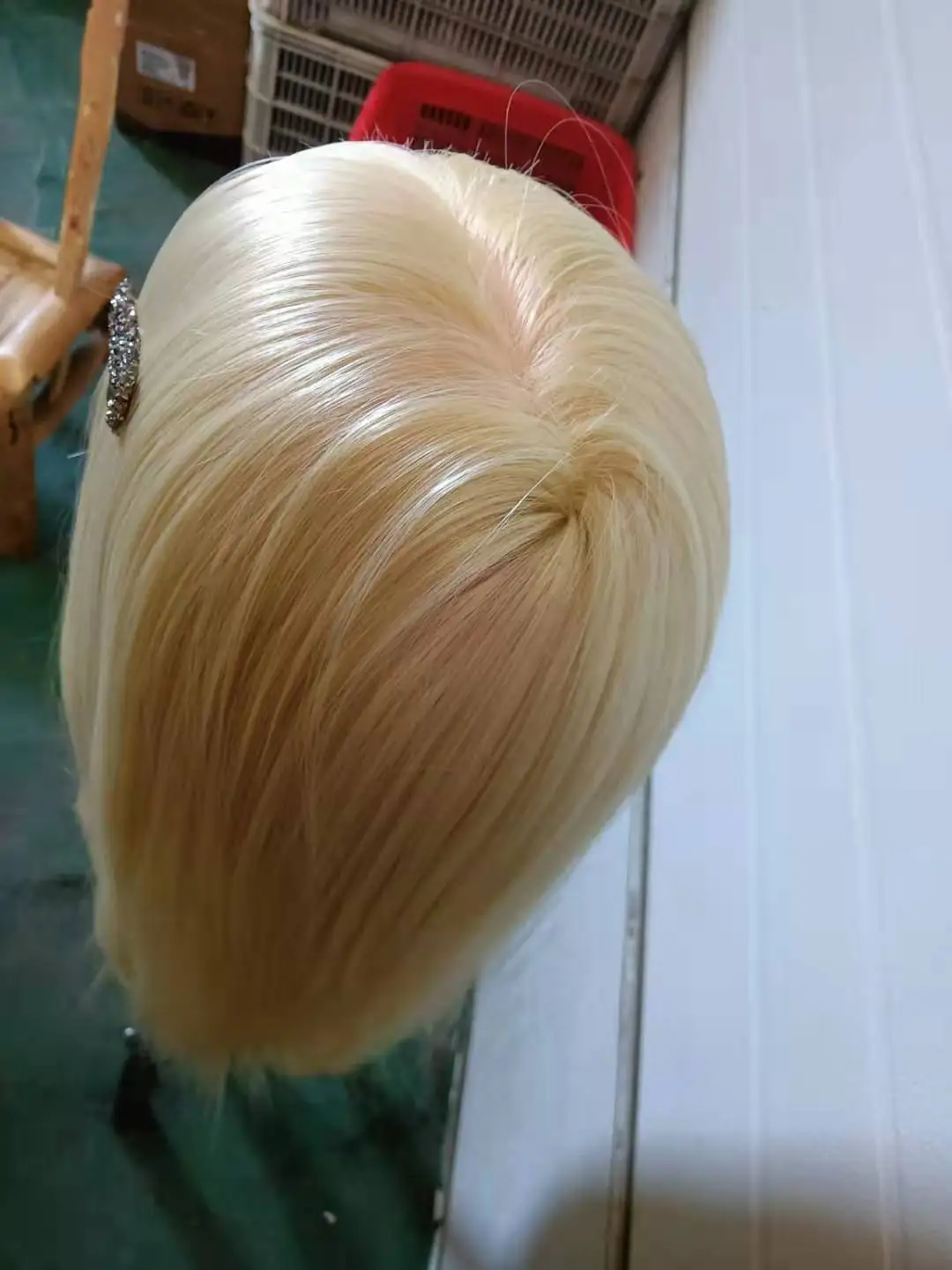 Лидер продаж, Модный высококачественный недорогой манекен из химического волокна, тренировочная оплетка для стрижки волос, для использования в салоне, манекен, головка