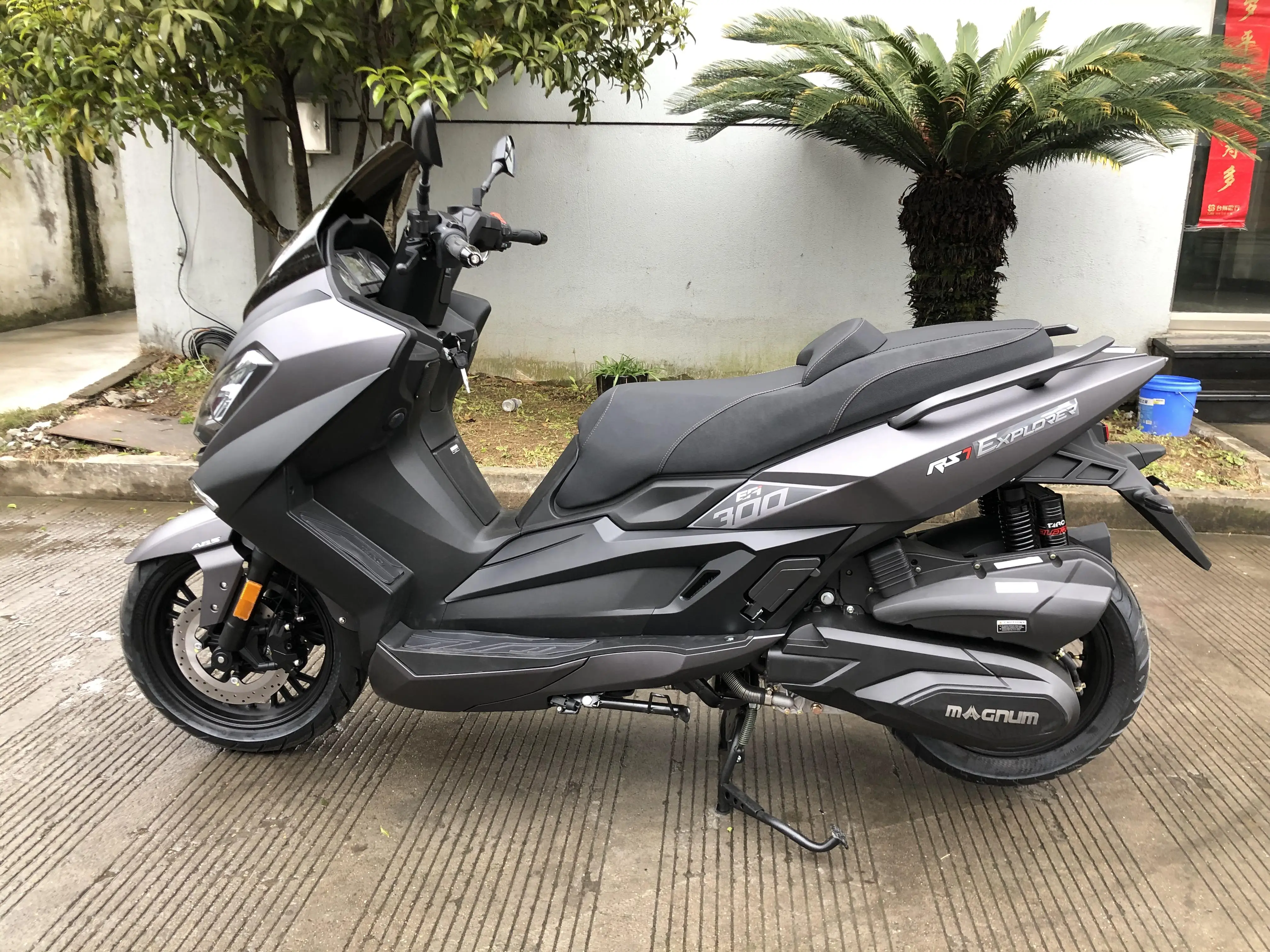 Popular sale black color 300cc 120kmh high speed off road gas motorcycles scooters