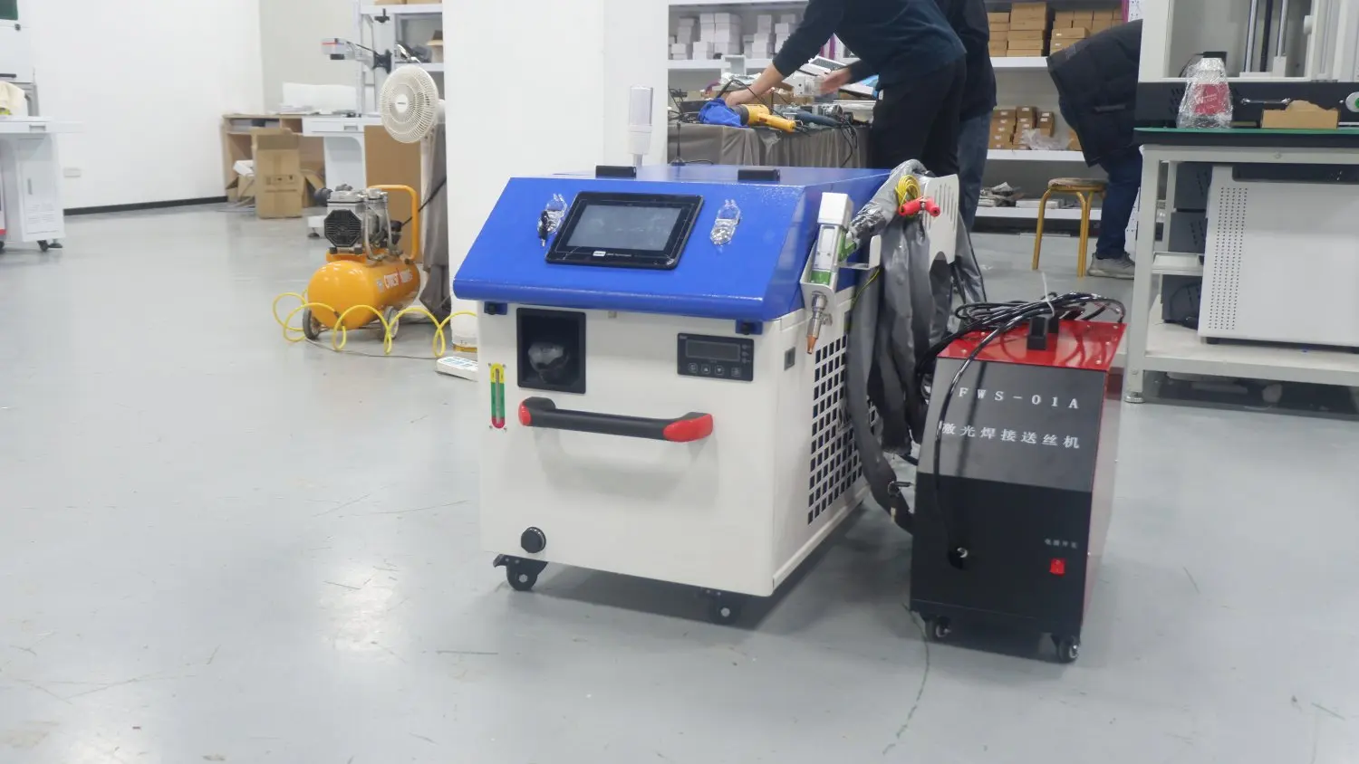 fiber laser welder 1000W 1500W 2000W laser rust cleaning machine laser cleaning solution