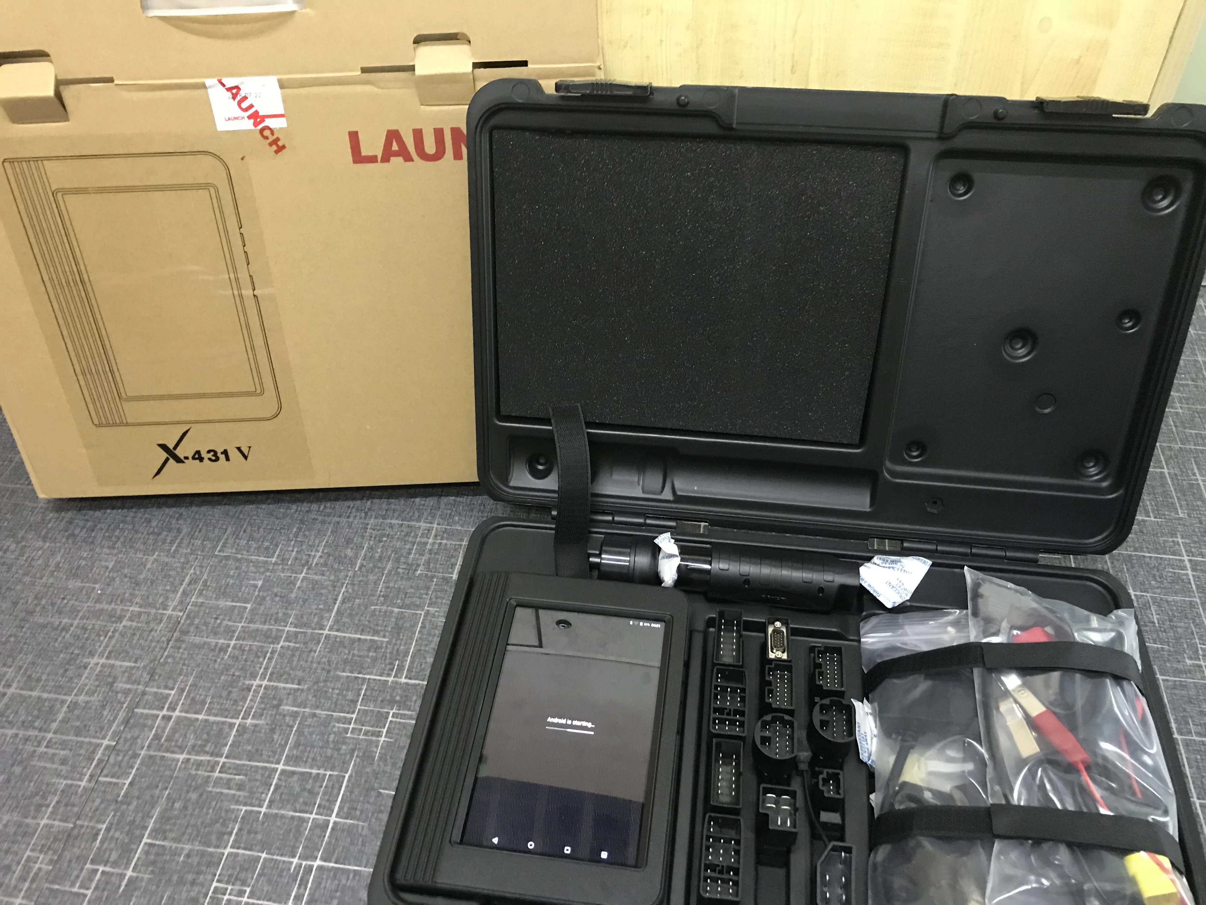 The latest 4.0 version of LAUNCH X-431V Infinite auto scanner digital auto scanner for 12V cars