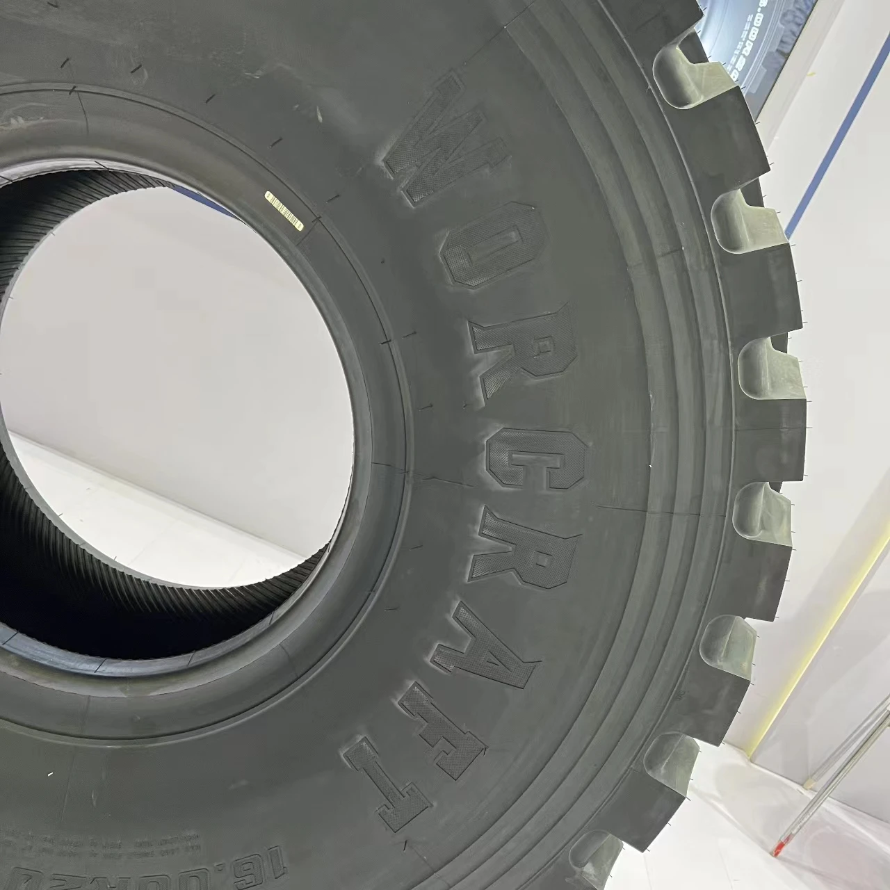 425/85R21 Heavy Duty Engineering Series China Tire Manufacturer