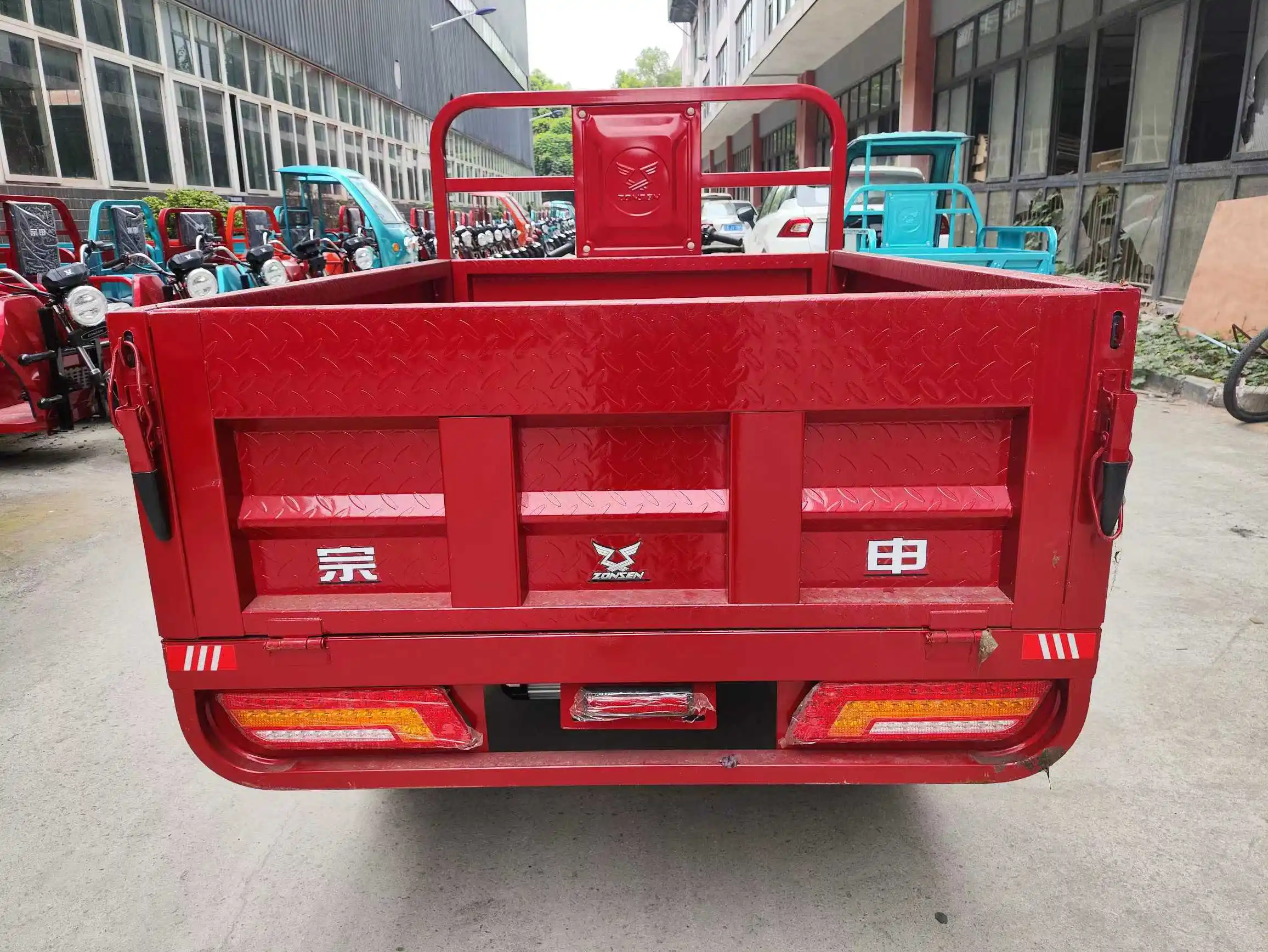 60V-72V 80A 1500W 51km/h 600kg Load Capacity 1800*1210*320mm Cargo Box Cheap Electric Tricycle Price Rickshaw