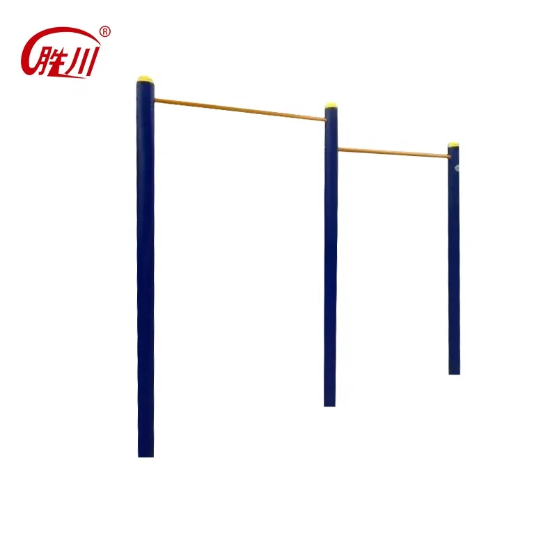 Использование в парке на открытом воздухе два неравномерных металлических гимнастических турник