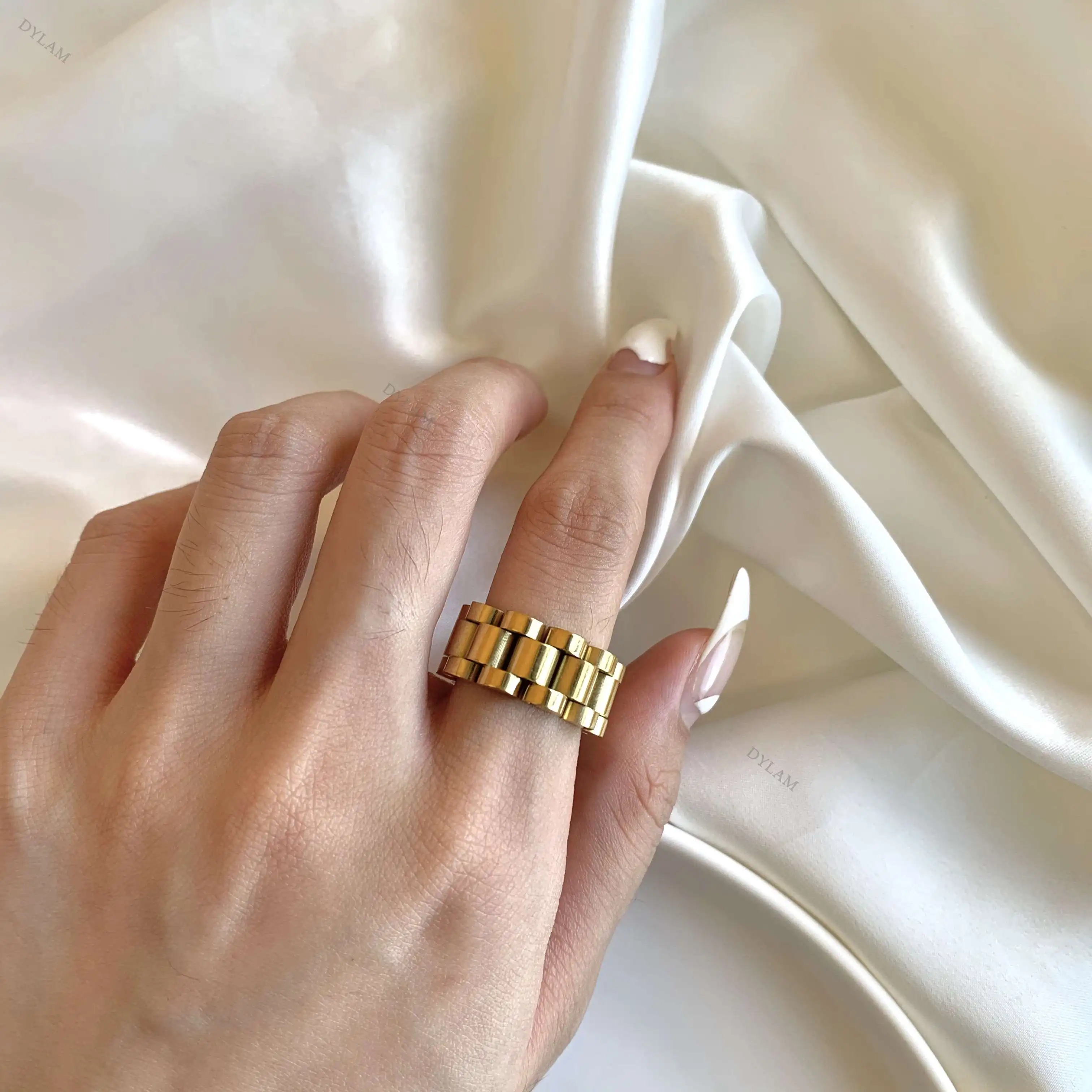 Dylam Various Sizes Twist Titanium Steel Womens Ring Stainless Steel 18K Gold Plated Ring
